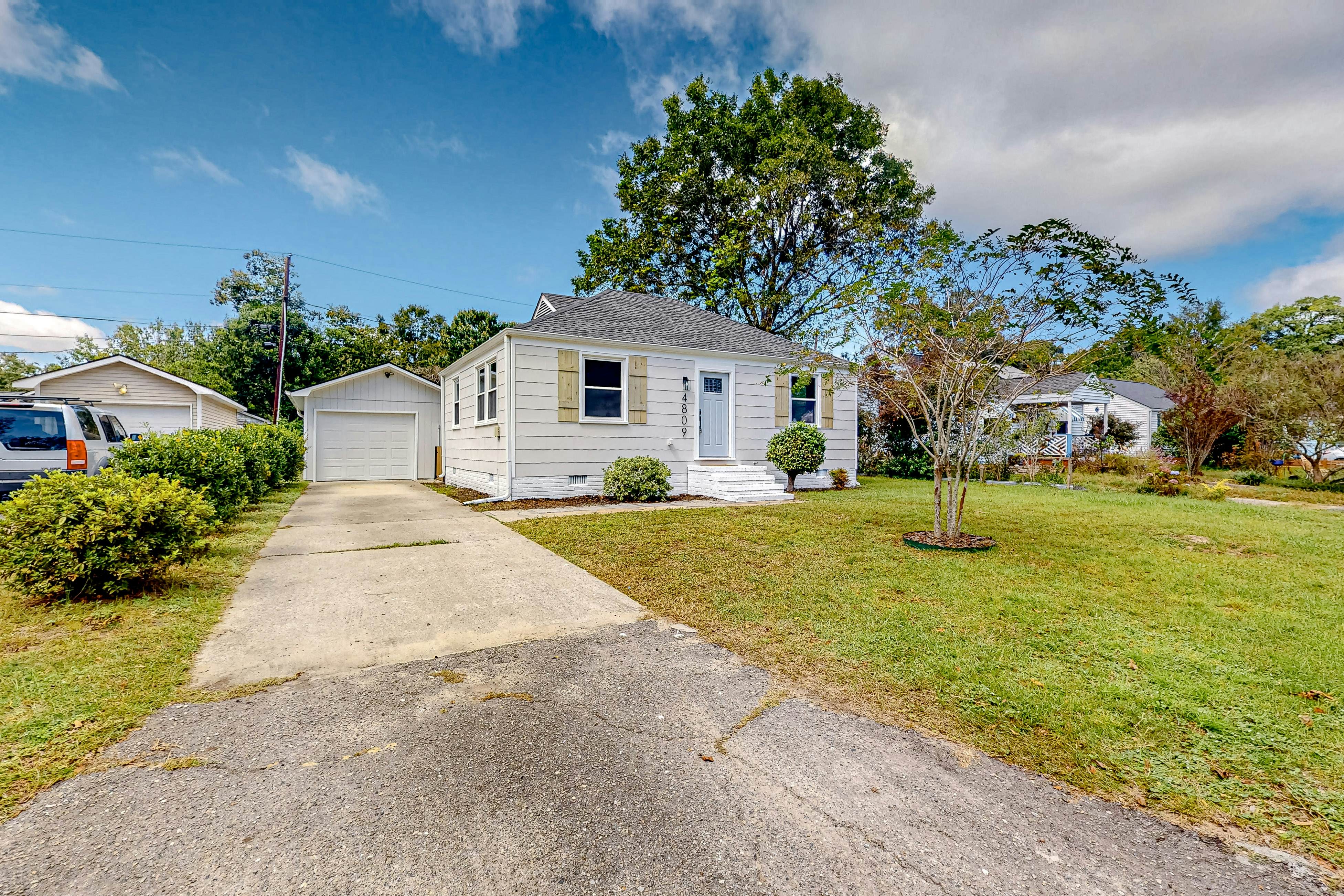 Delightful sun-filled getaway w/ patio, W/D, & AC - close to Park Circle