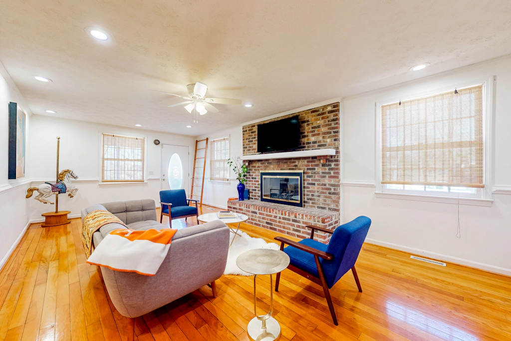 Park Circle home close to restaurants w/ AC & private W/D