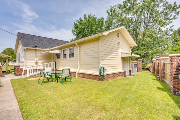 Park Circle home close to restaurants w/ AC & private W/D