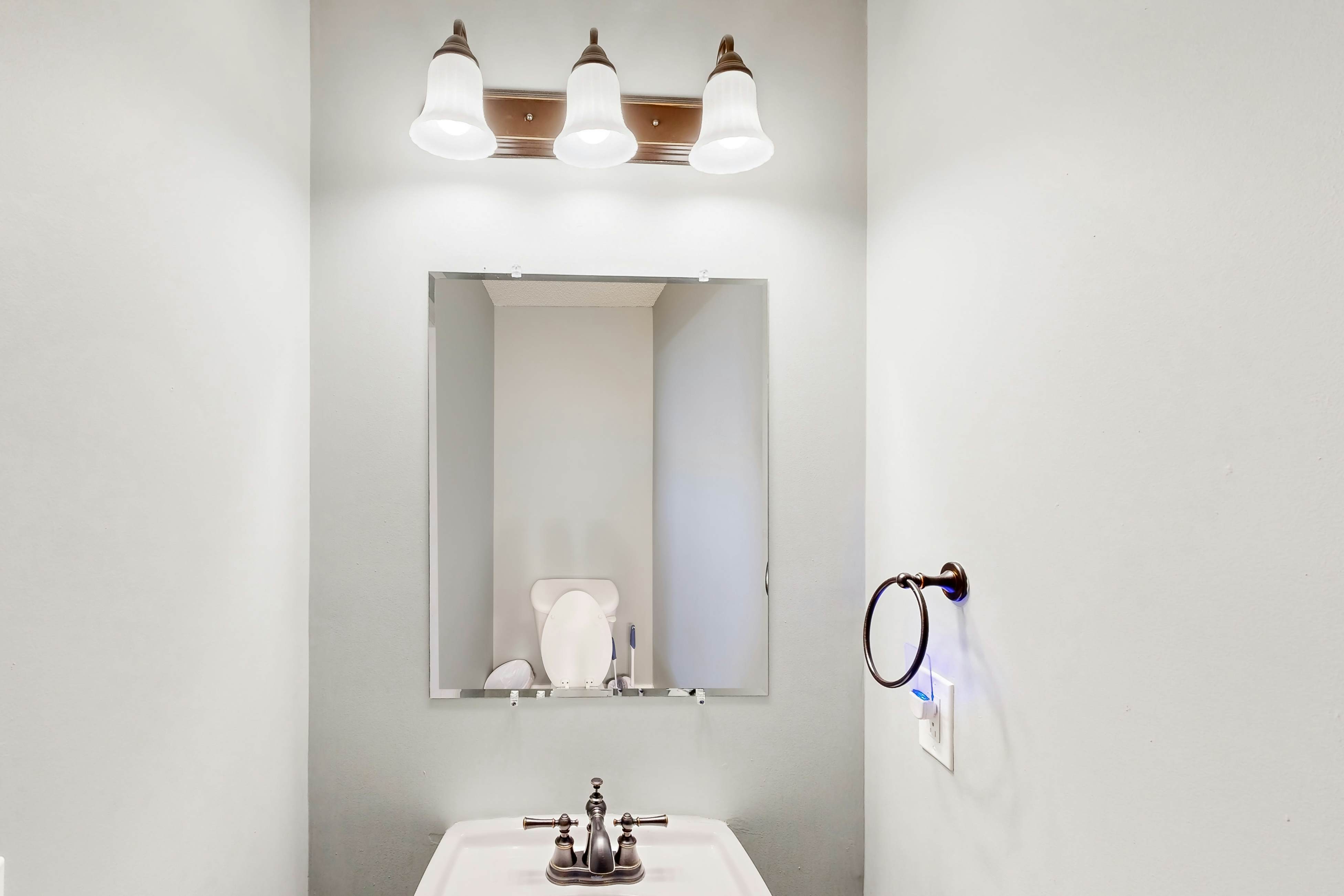 Modern townhouse close to shopping, night life and restaurants