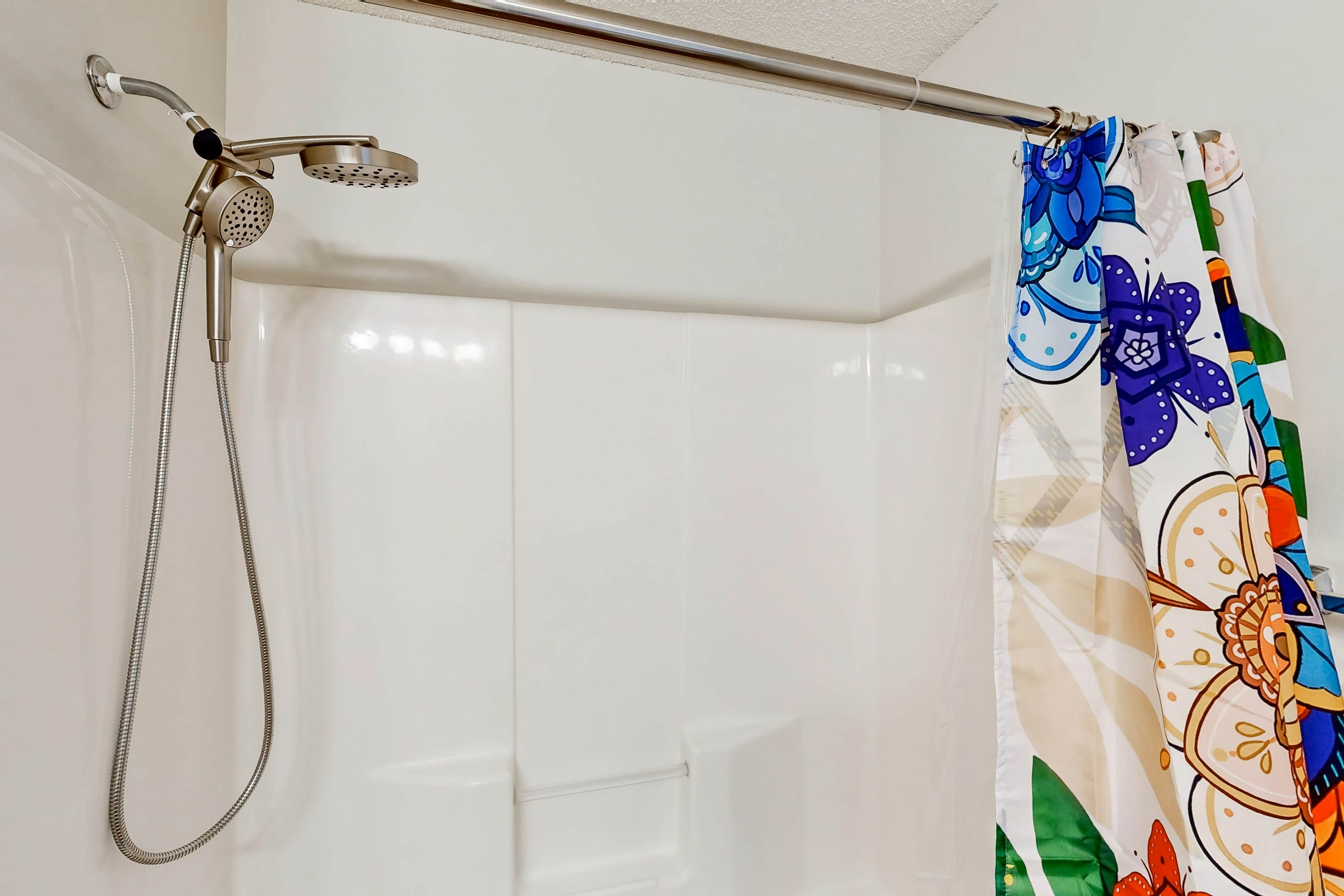 Modern townhouse close to shopping, night life and restaurants