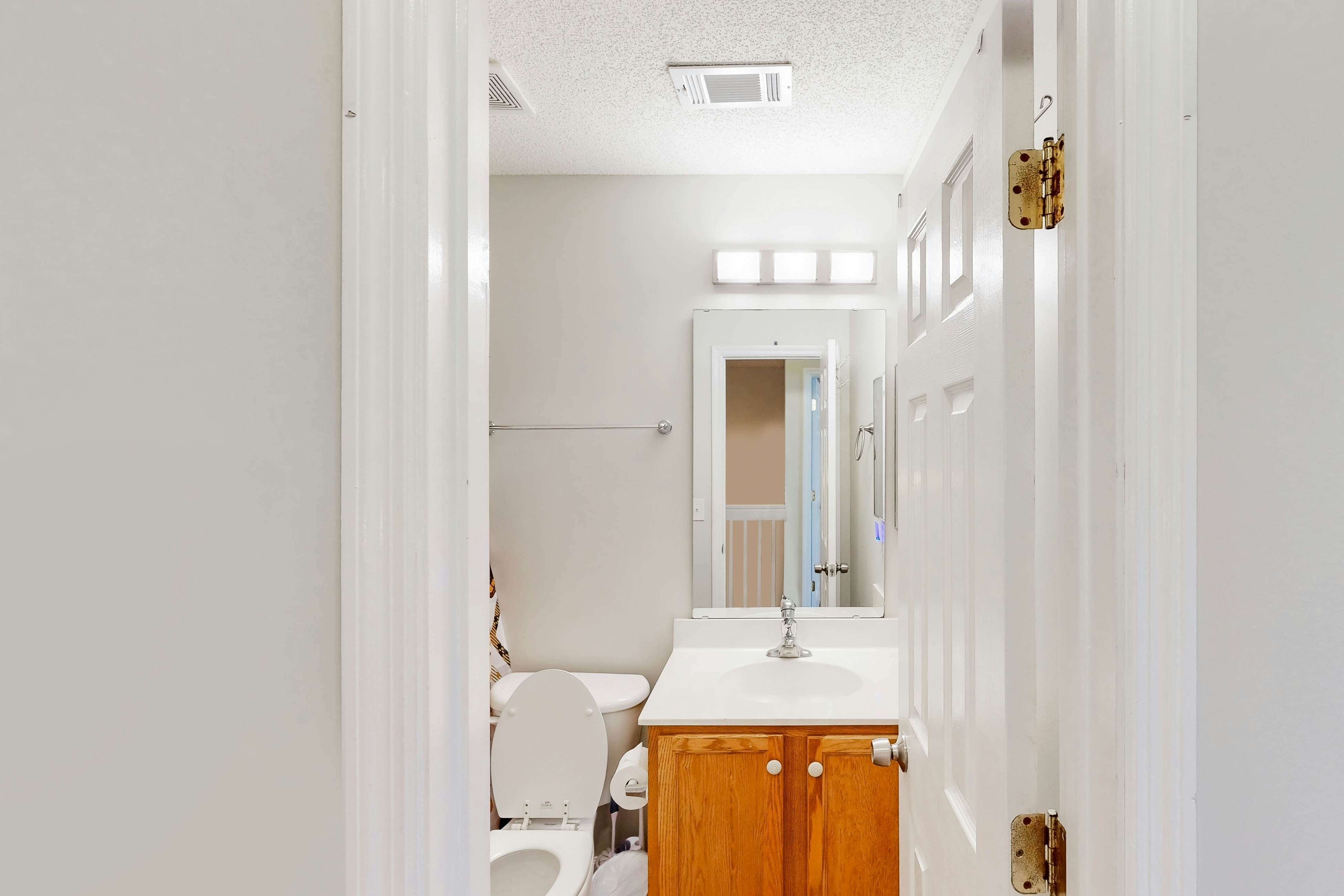 Modern townhouse close to shopping, night life and restaurants