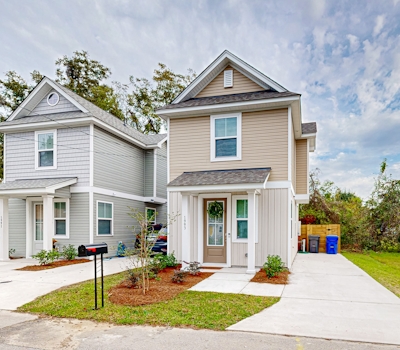 New and Updated Home- Close to charming downtown Charleston