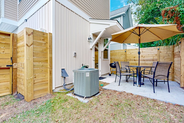 New and Updated Home- Close to charming downtown Charleston