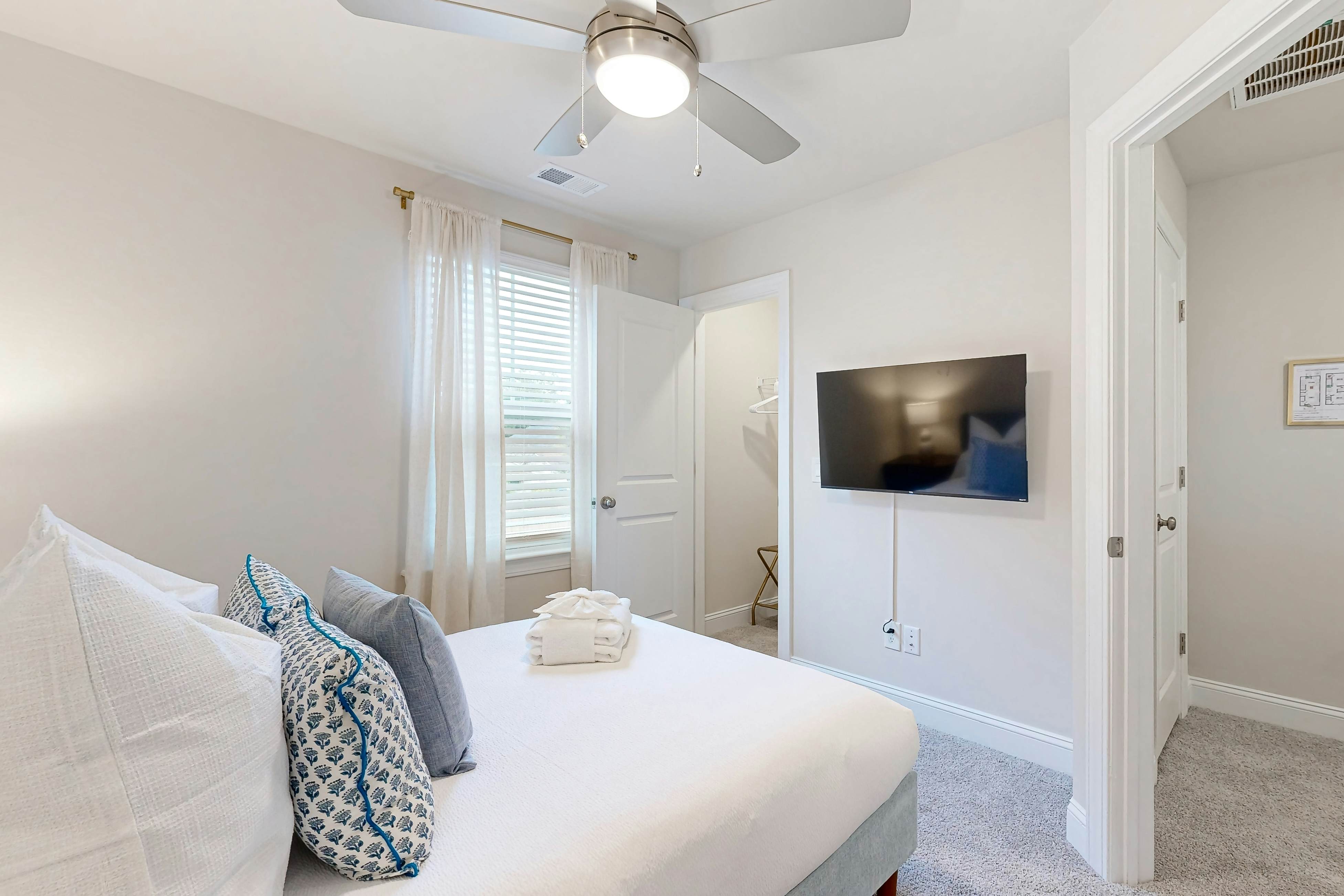 New and Updated Home- Close to charming downtown Charleston