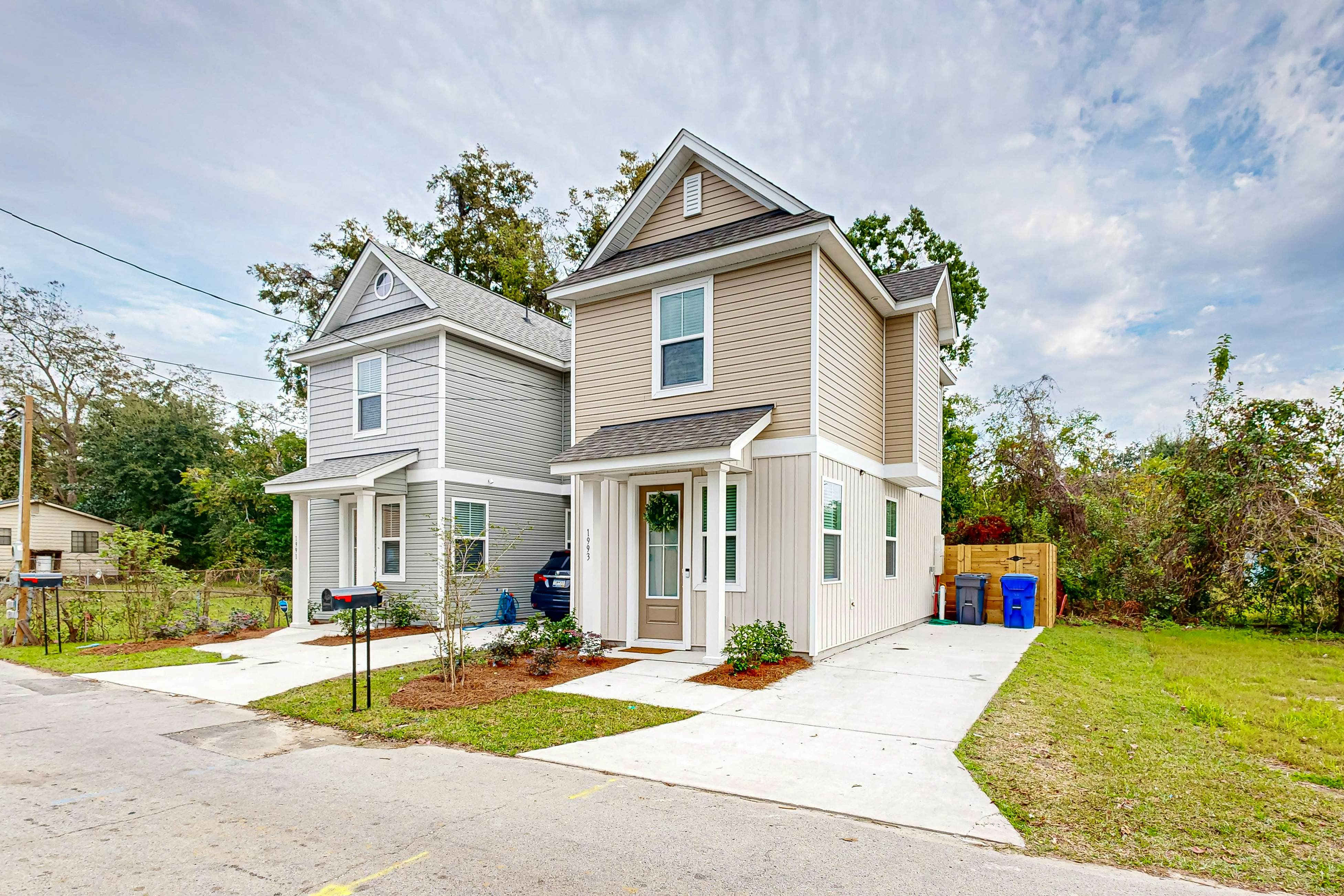 New and Updated Home- Close to charming downtown Charleston