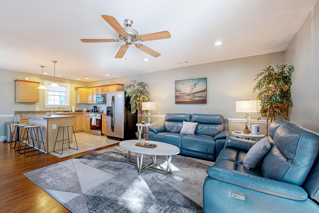 Dog-friendly home in North Charleston with backyard, firepit & W/D