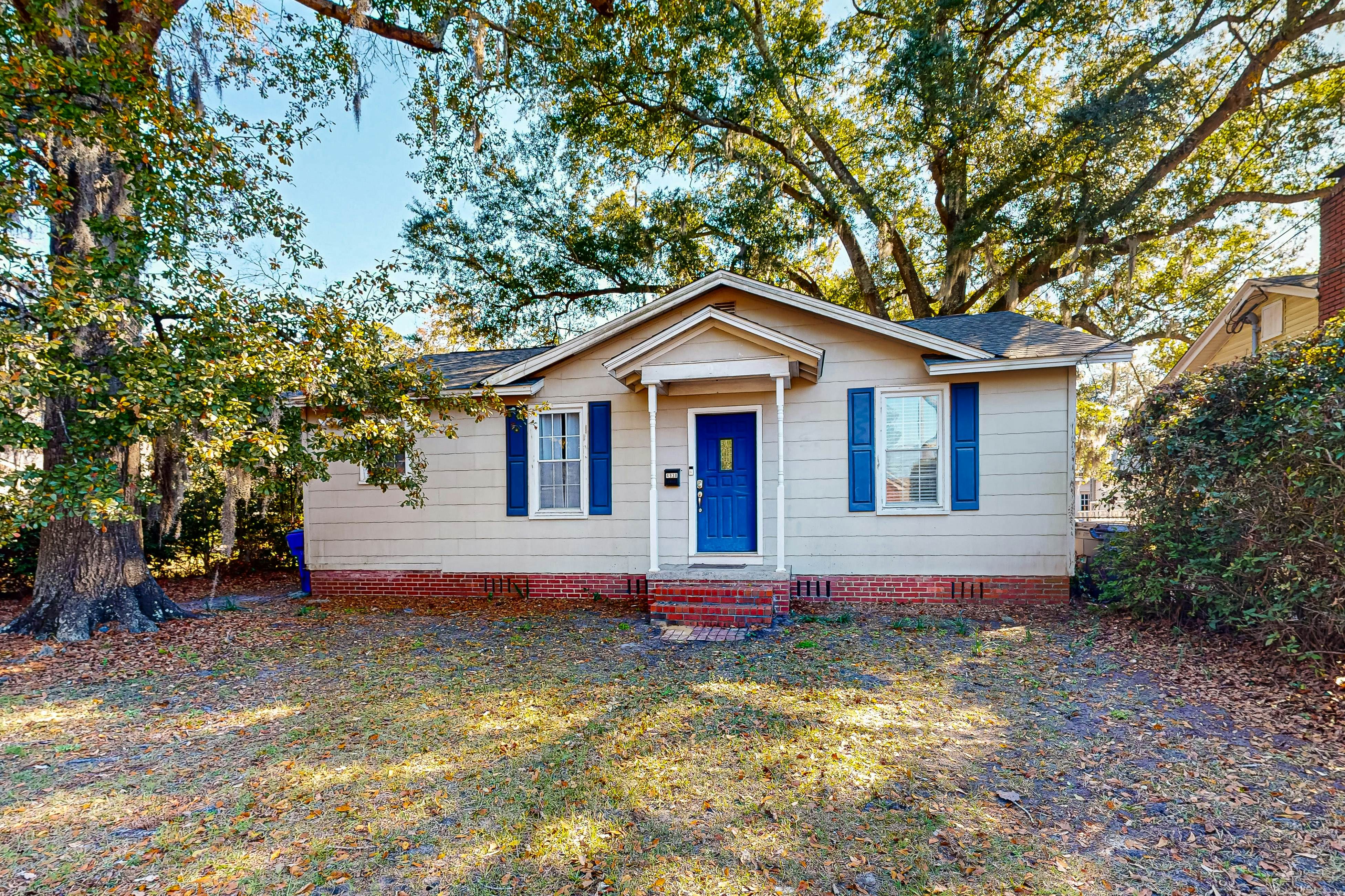 Dog-friendly home in North Charleston with backyard, firepit & W/D