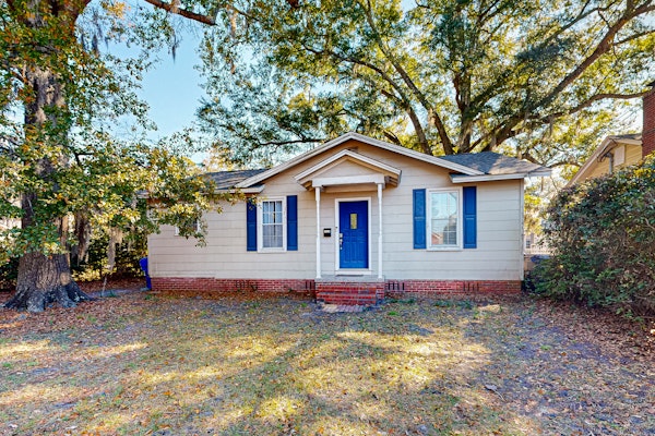 Dog-friendly home in North Charleston with backyard, firepit & W/D
