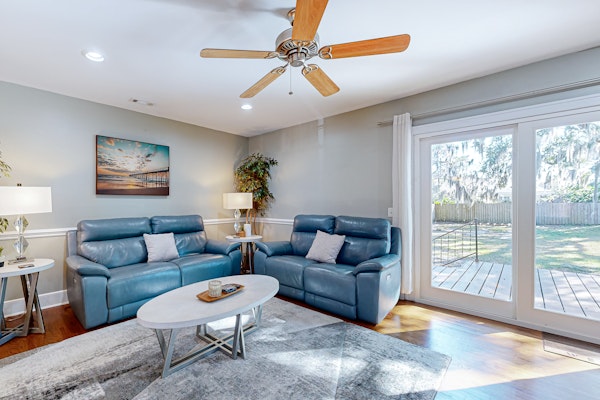 Dog-friendly home in North Charleston with backyard, firepit & W/D