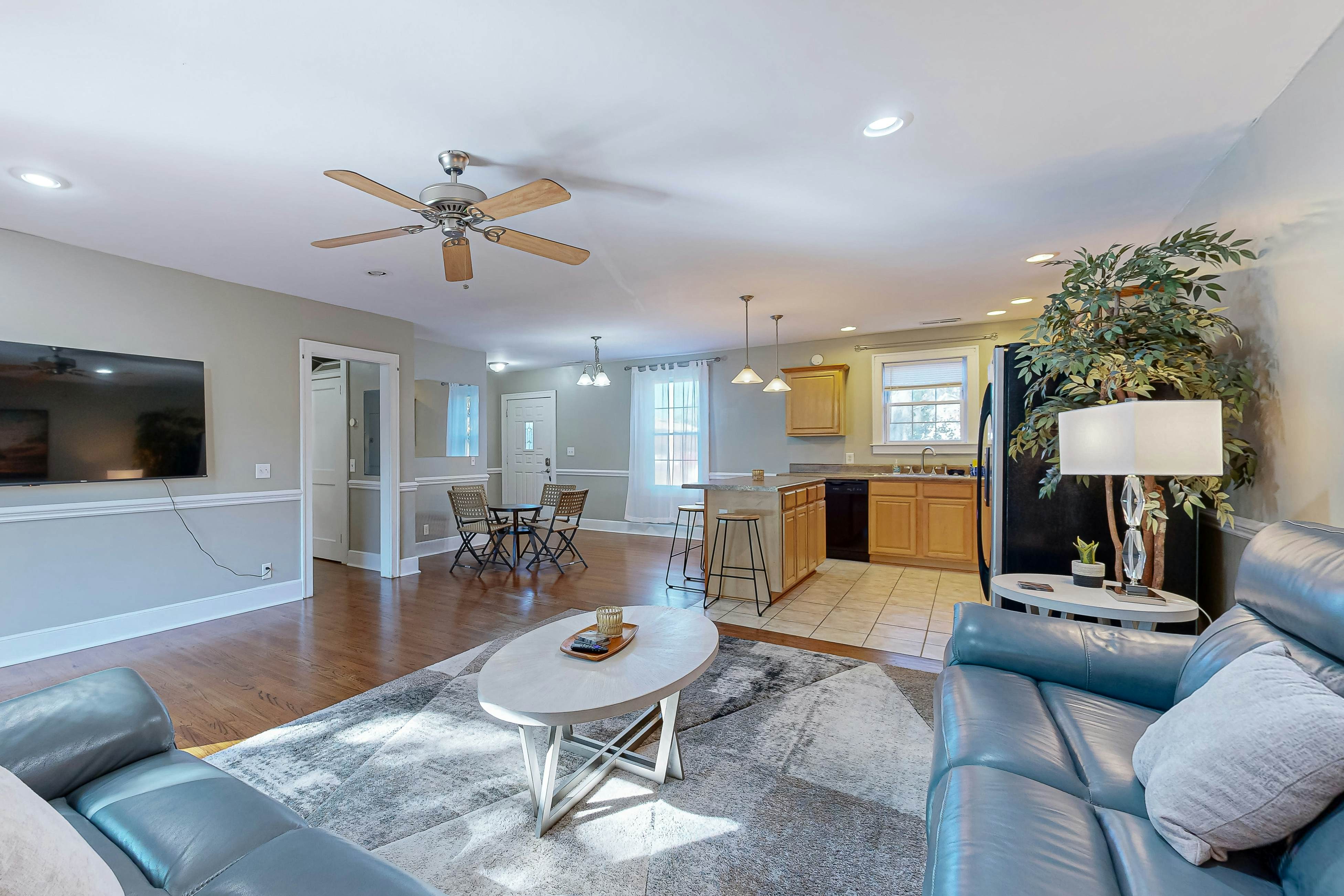 Dog-friendly home in North Charleston with backyard, firepit & W/D