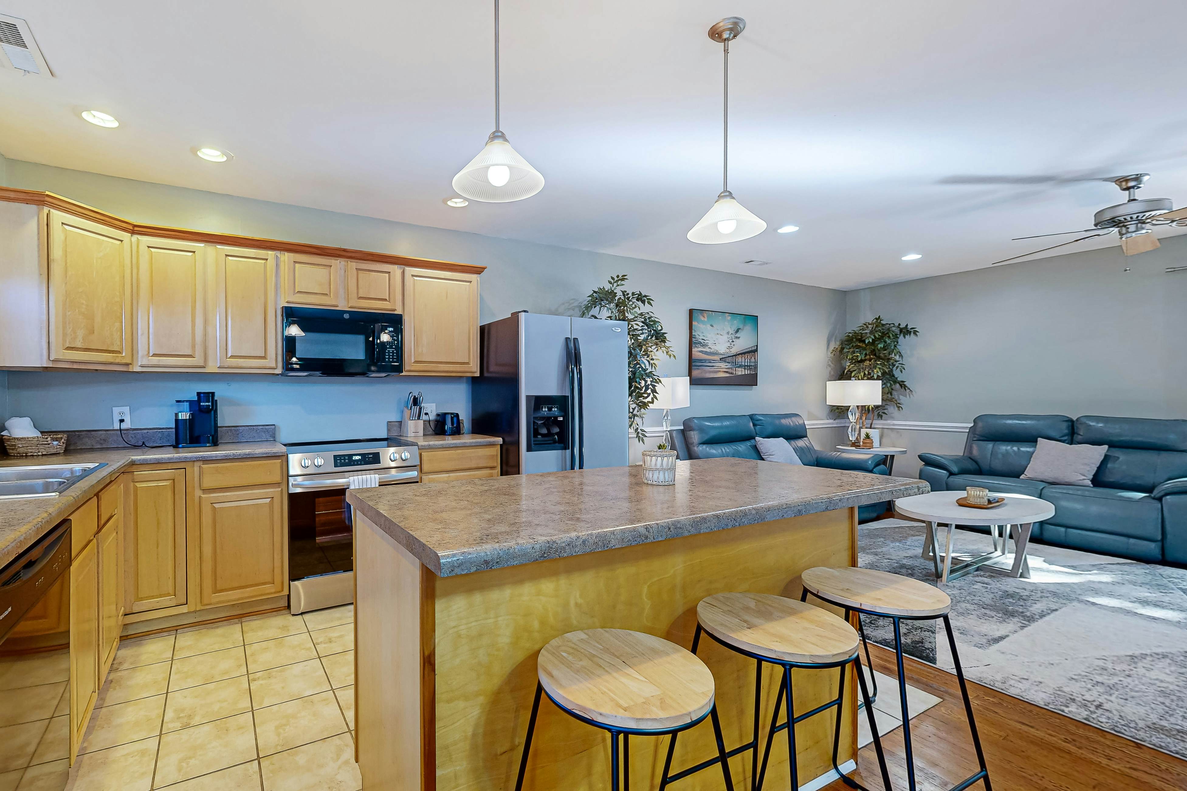 Dog-friendly home in North Charleston with backyard, firepit & W/D