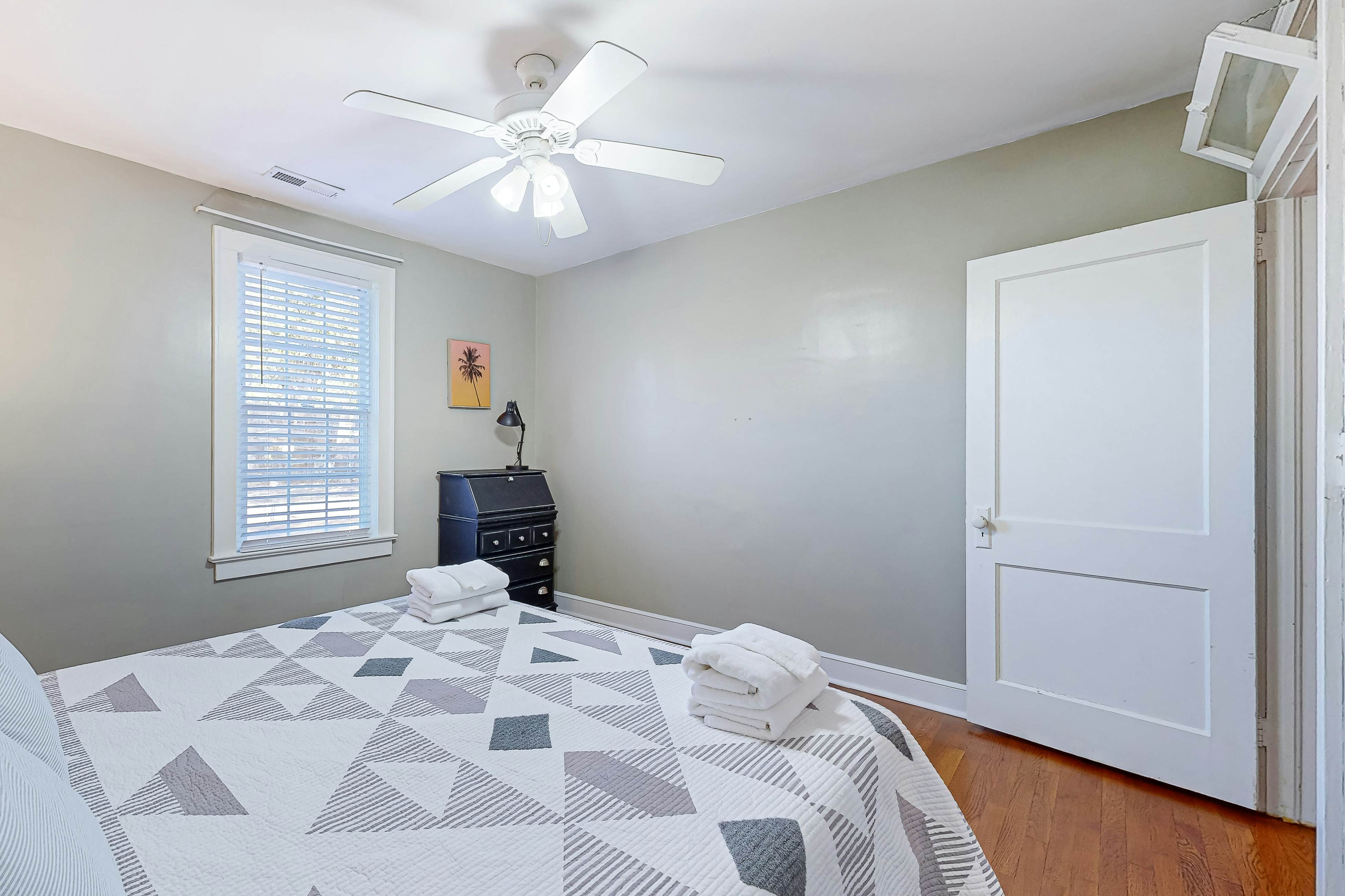 Dog-friendly home in North Charleston with backyard, firepit & W/D