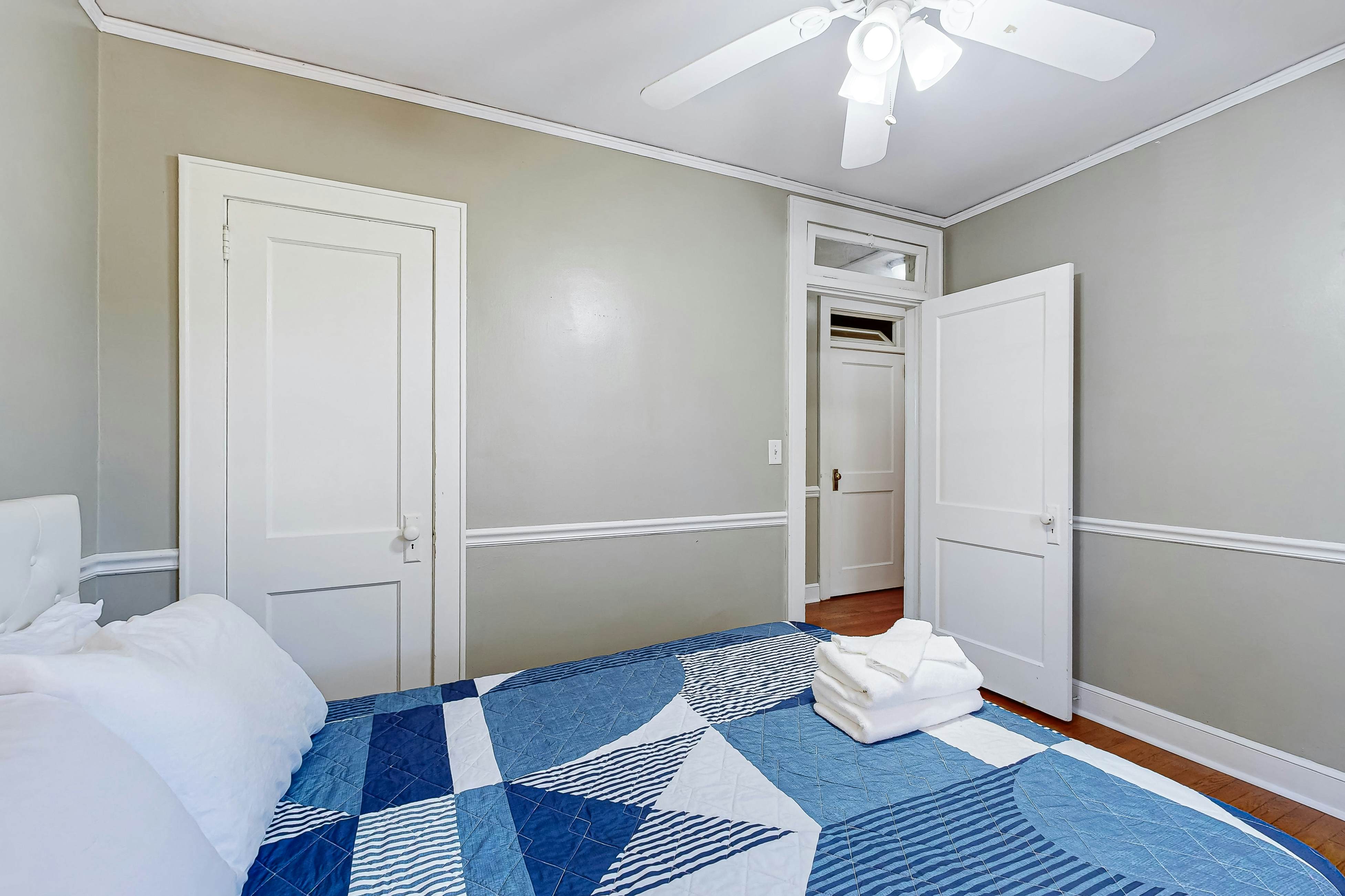 Dog-friendly home in North Charleston with backyard, firepit & W/D