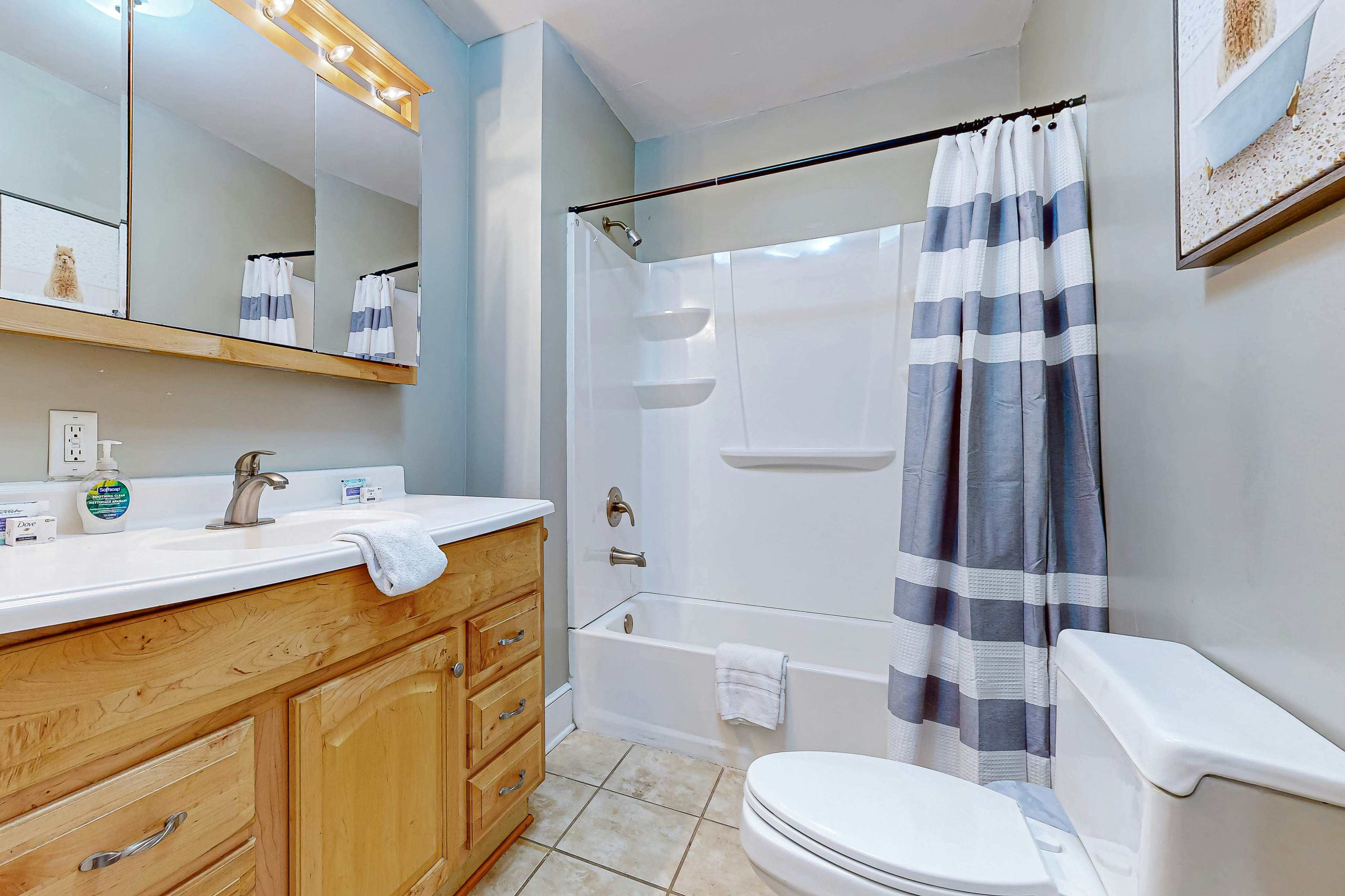 Dog-friendly home in North Charleston with backyard, firepit & W/D