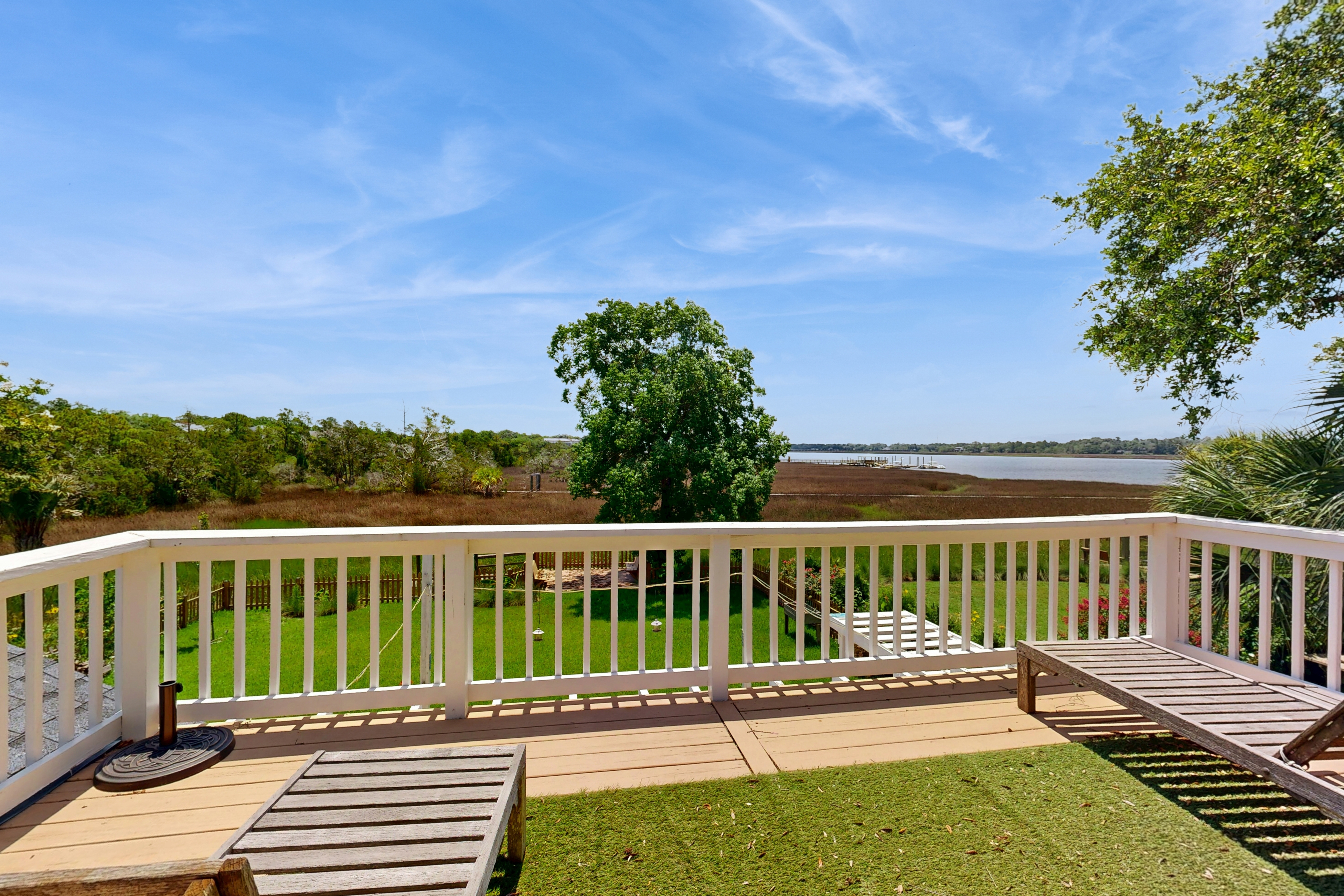 Peaceful home with expansive views of the Ashley River w/ outdoor living space