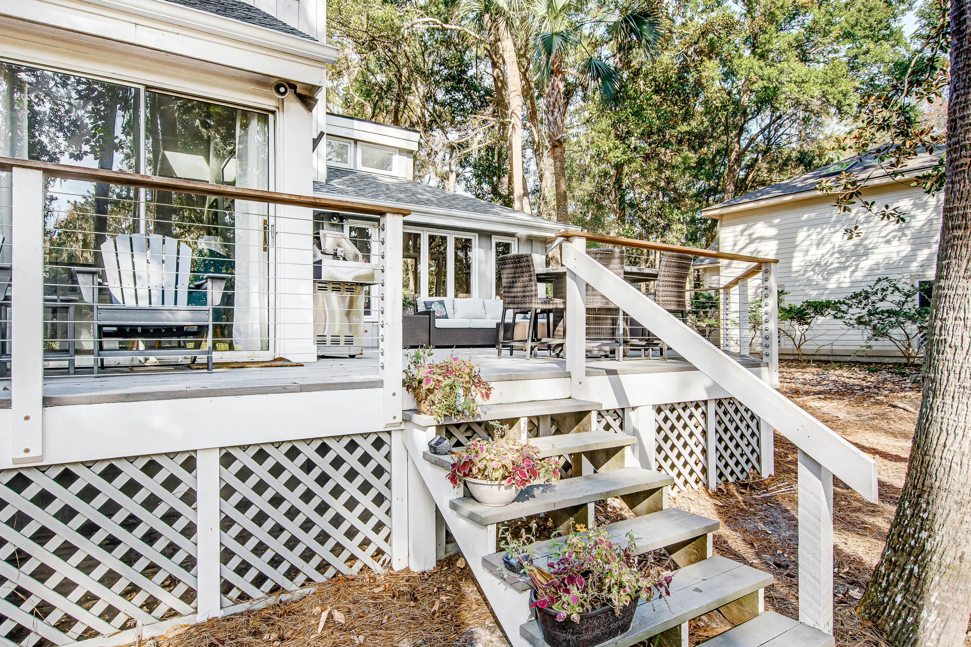 Prime destination for tennis & golf with club access & pools - dog-friendly