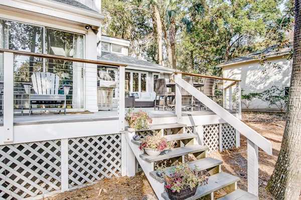 Prime destination for tennis & golf with club access & pools - dog-friendly