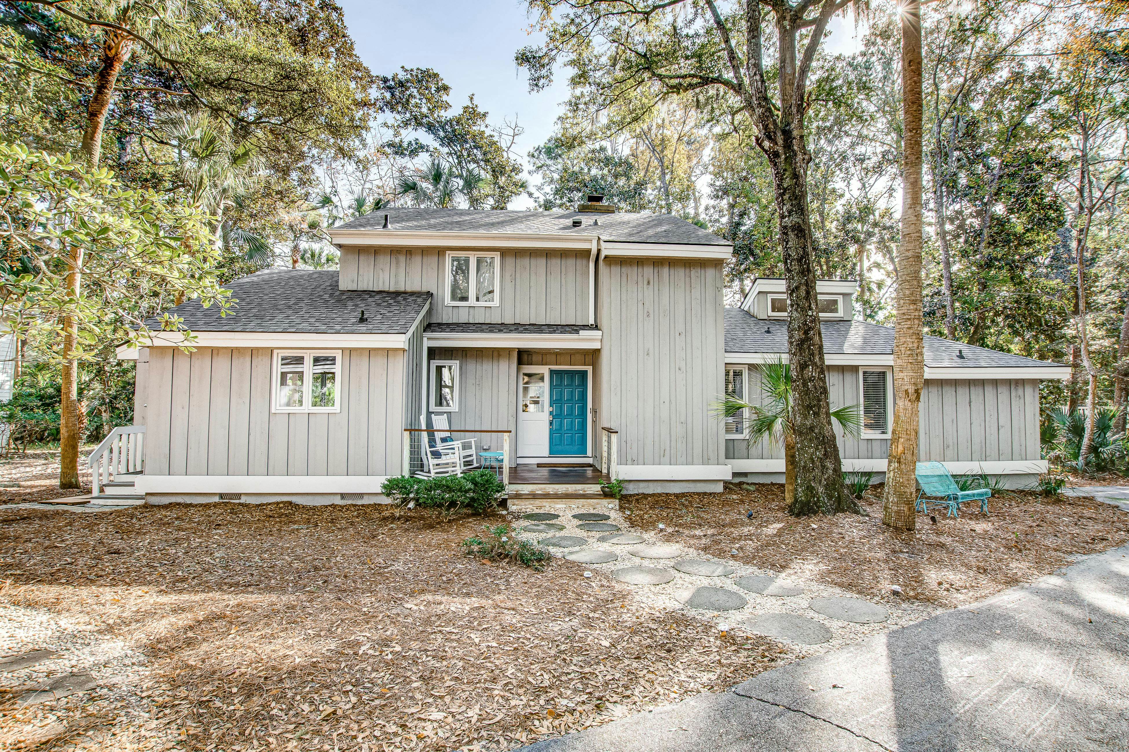 Prime destination for tennis & golf with club access & pools - dog-friendly