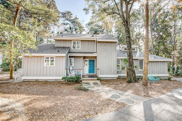 Prime destination for tennis & golf with club access & pools - dog-friendly