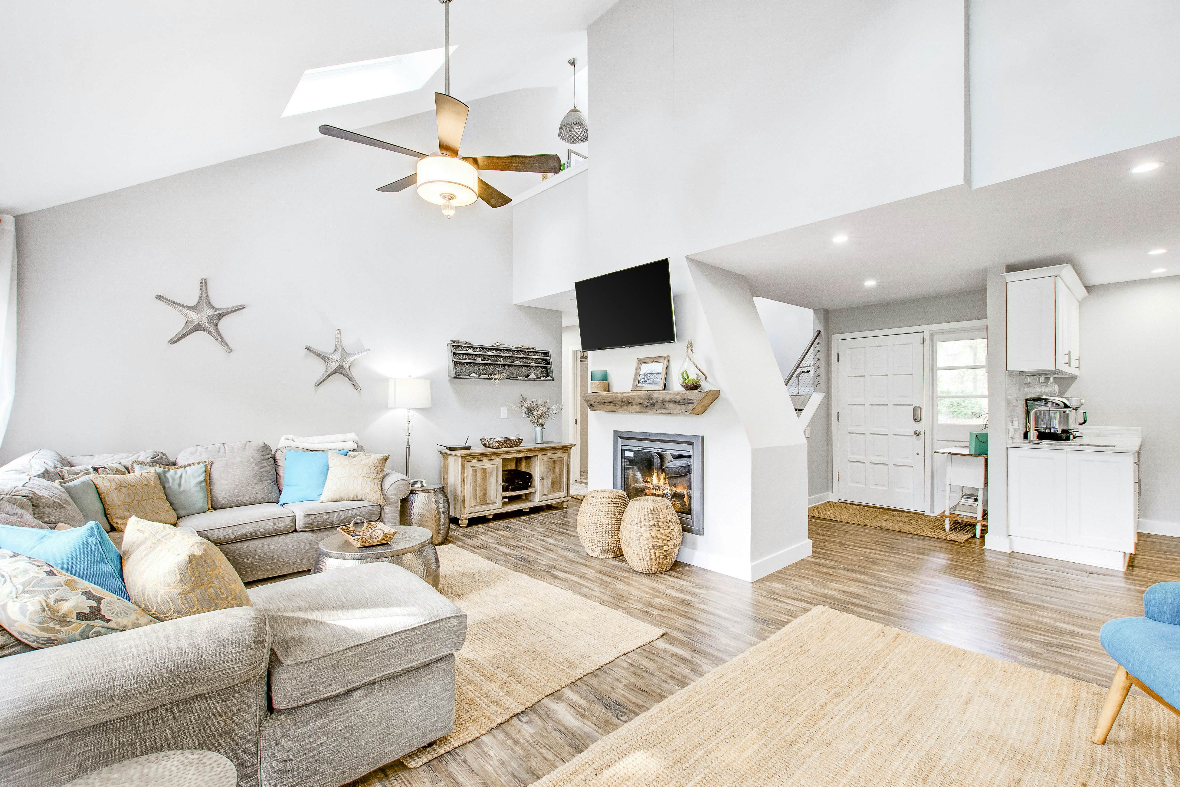 Prime destination for tennis & golf with club access & pools - dog-friendly