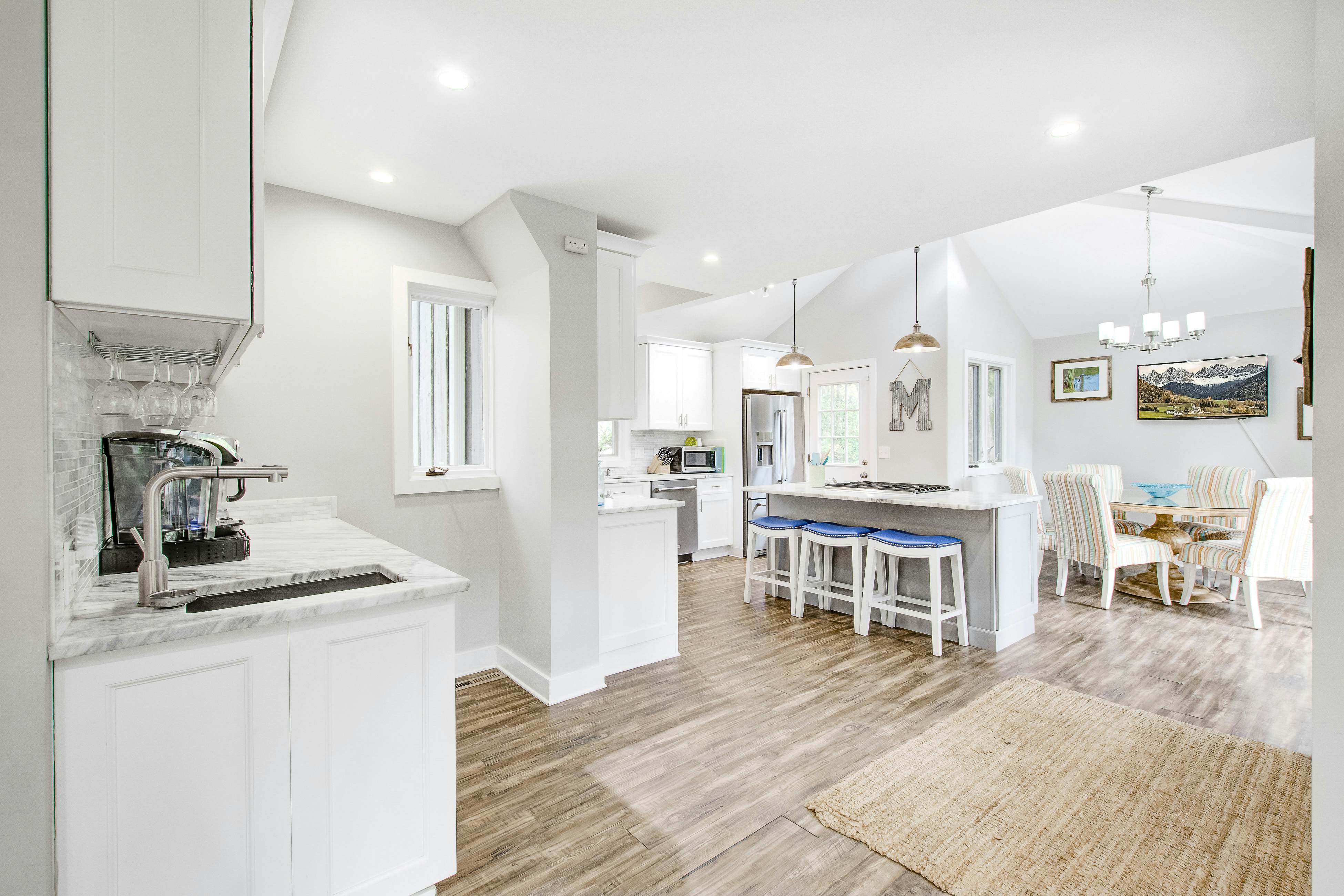 Prime destination for tennis & golf with club access & pools - dog-friendly