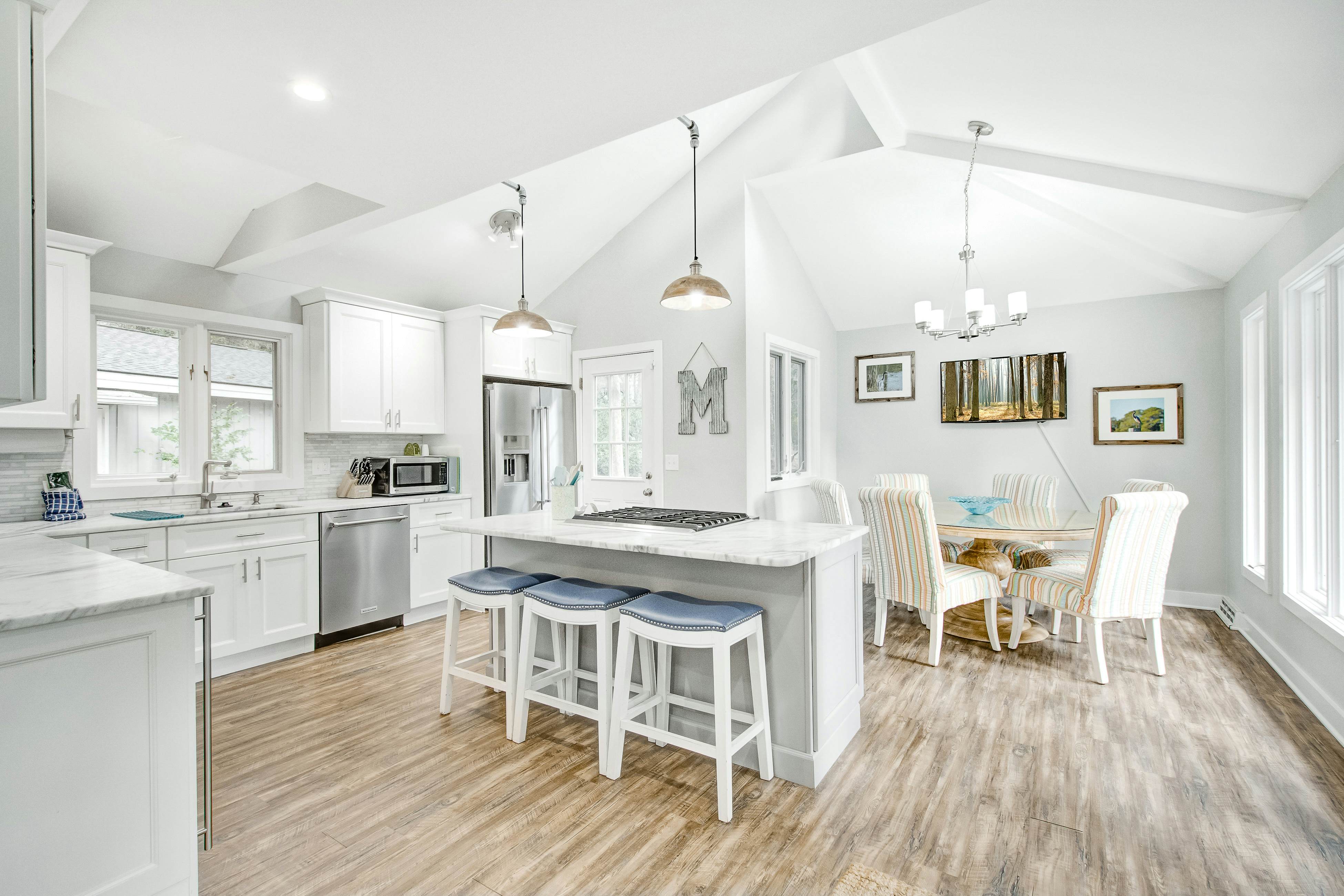 Prime destination for tennis & golf with club access & pools - dog-friendly