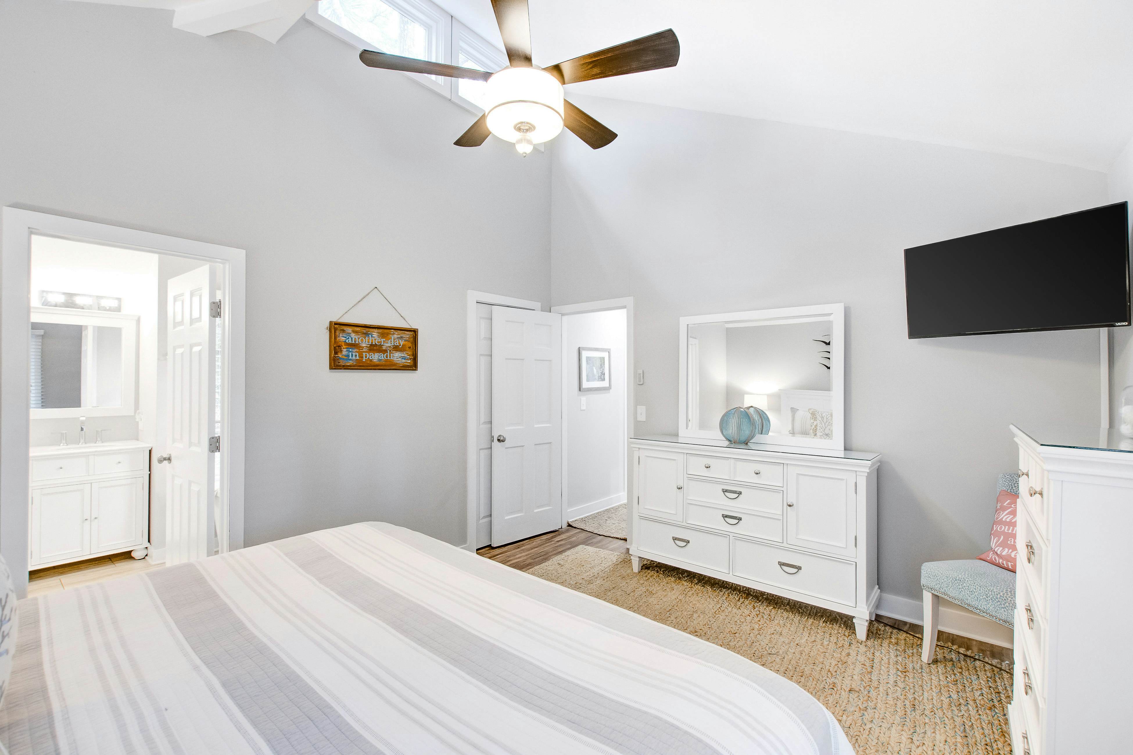 Prime destination for tennis & golf with club access & pools - dog-friendly