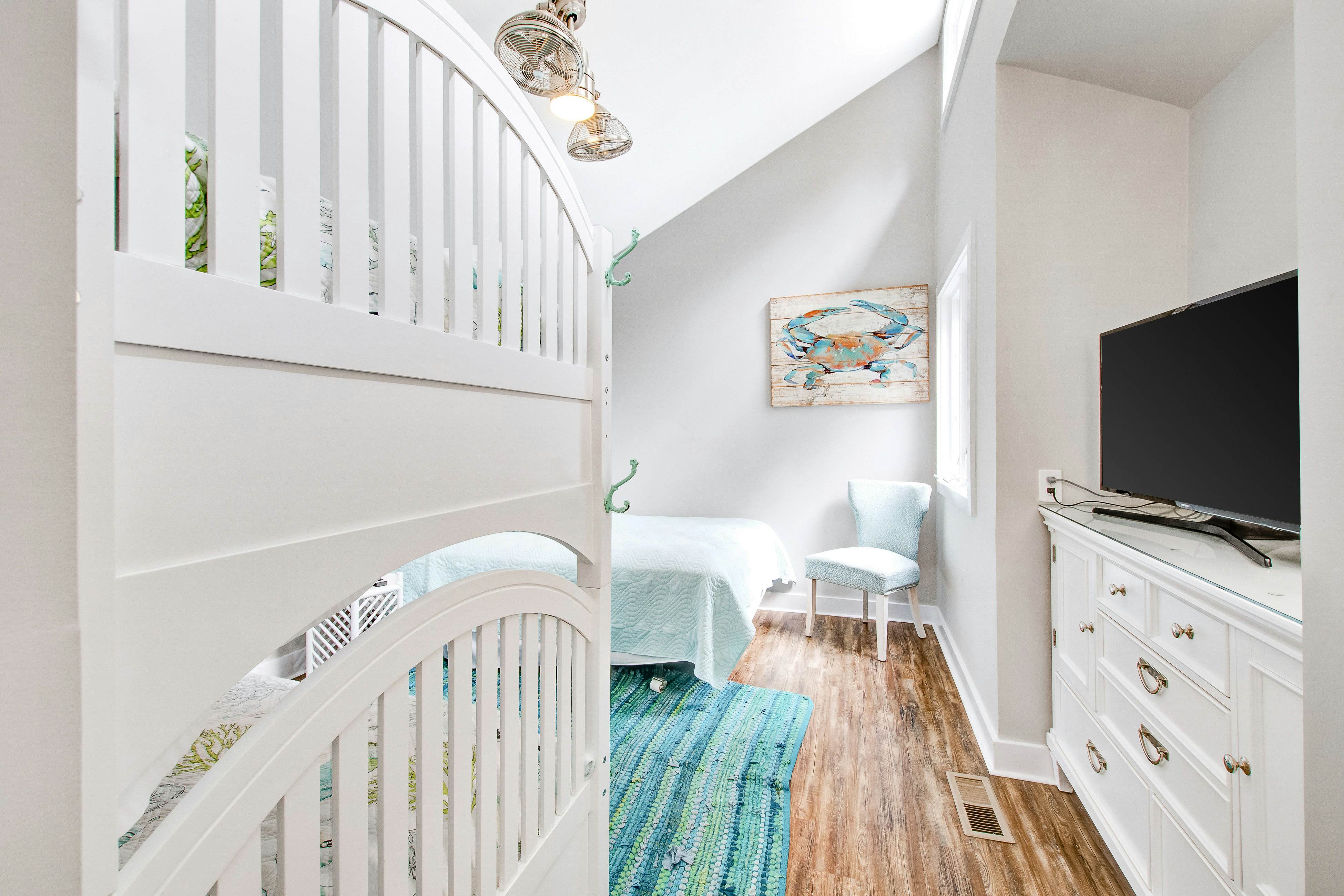 Prime destination for tennis & golf with club access & pools - dog-friendly