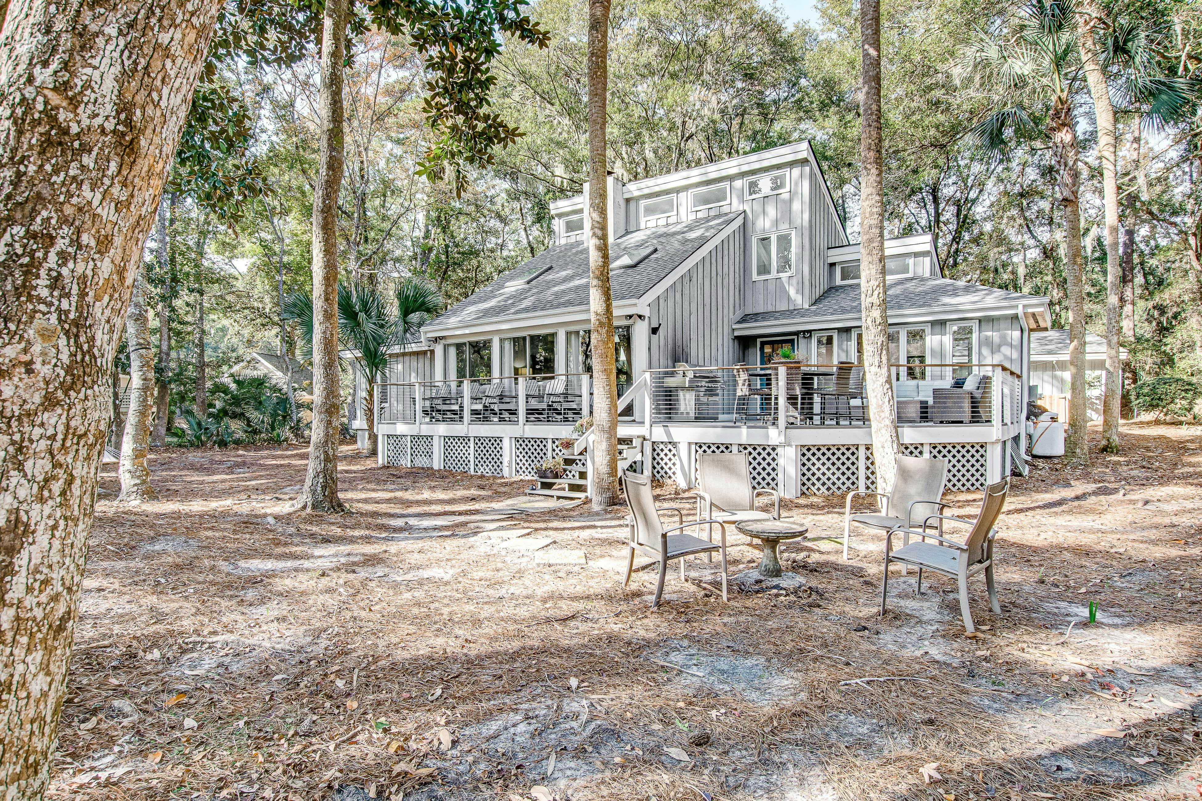 Prime destination for tennis & golf with club access & pools - dog-friendly