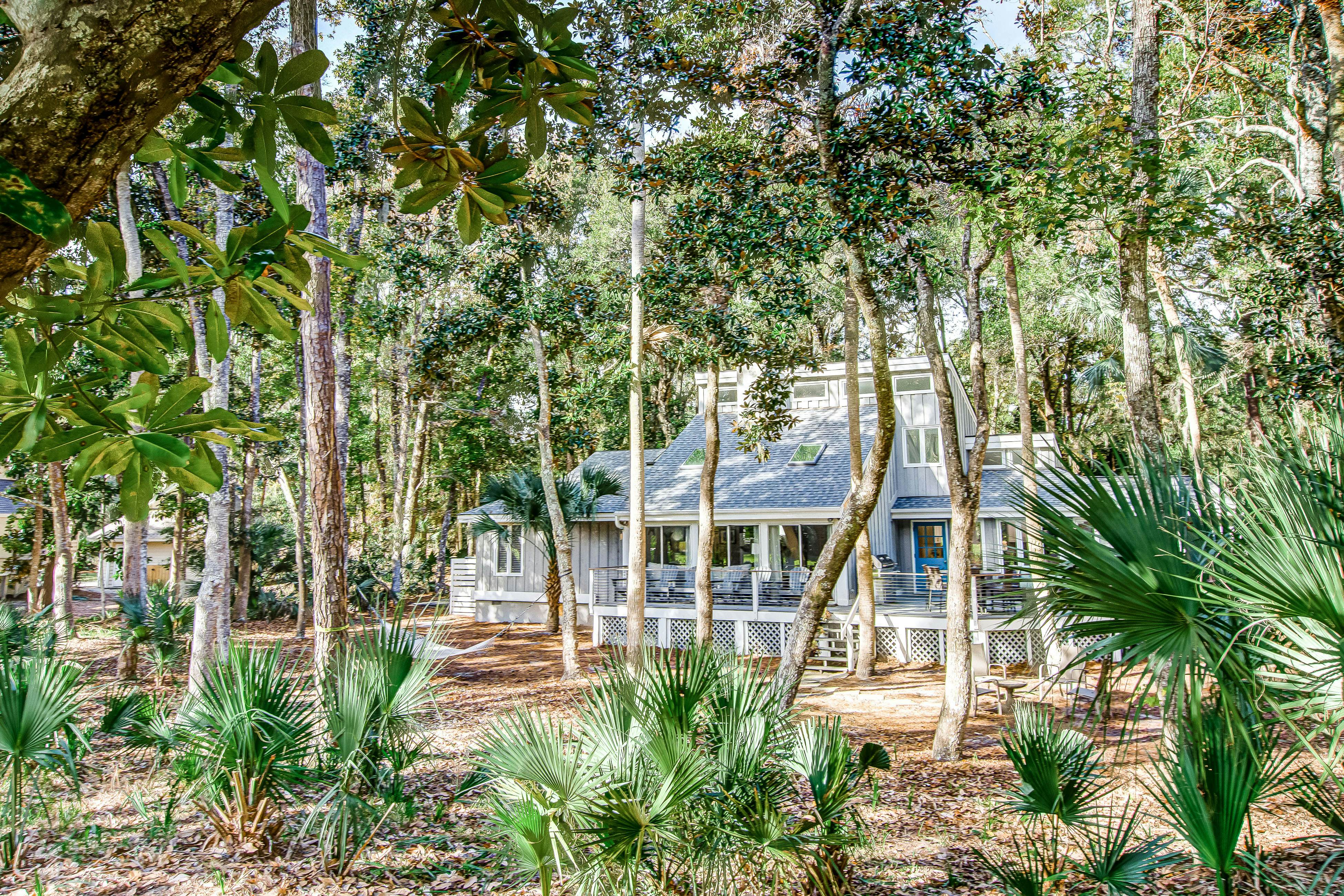 Prime destination for tennis & golf with club access & pools - dog-friendly