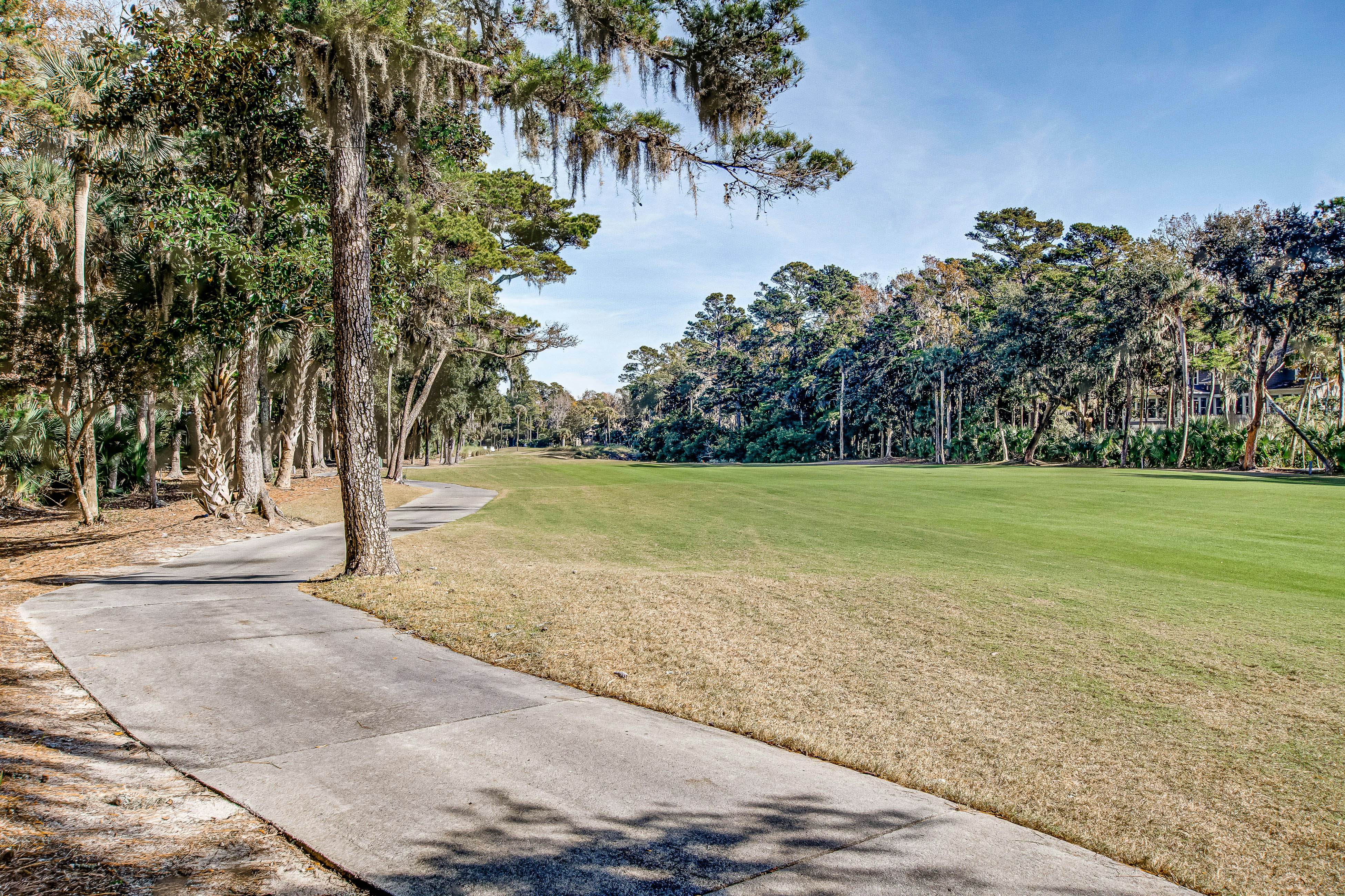 Prime destination for tennis & golf with club access & pools - dog-friendly