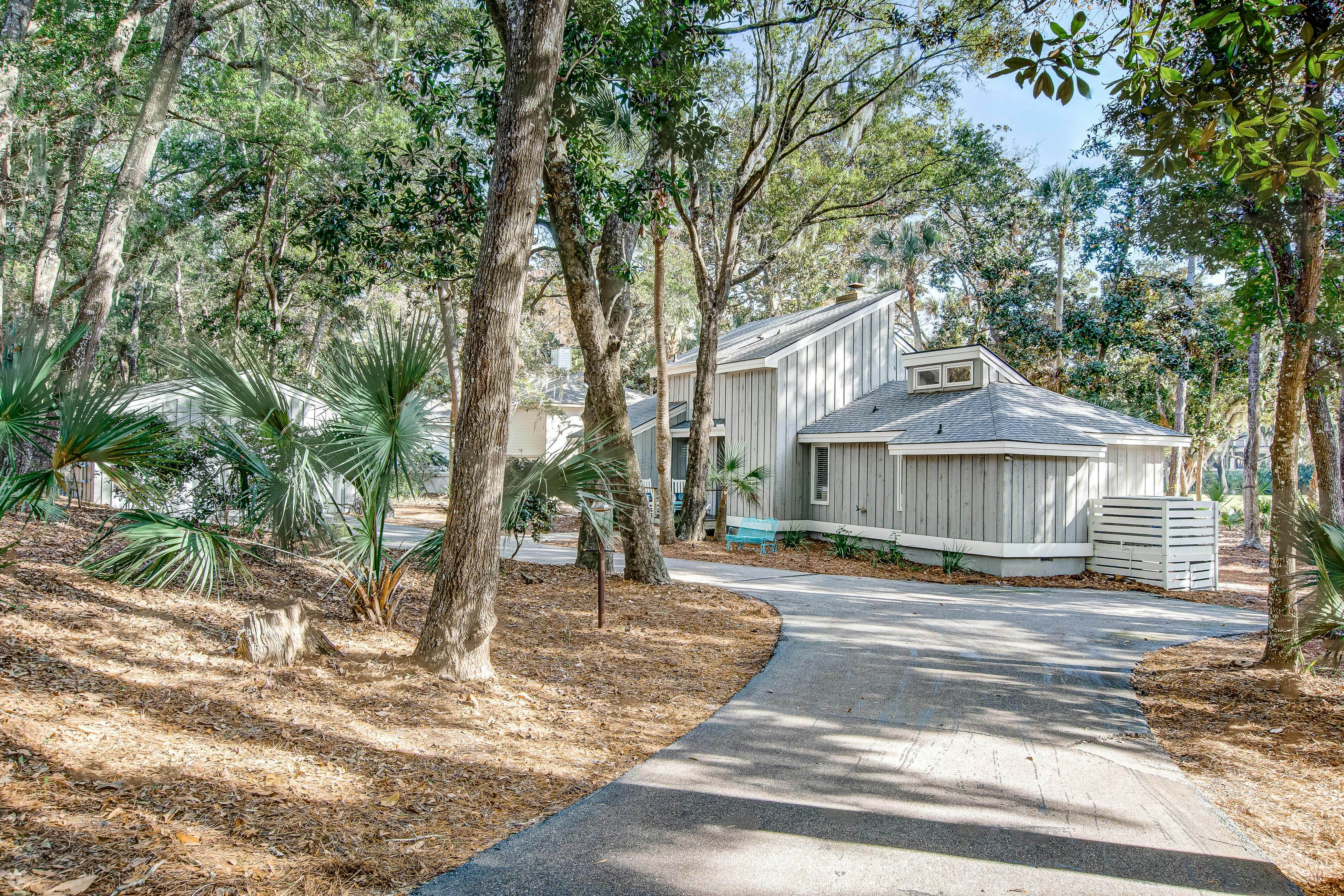 Prime destination for tennis & golf with club access & pools - dog-friendly