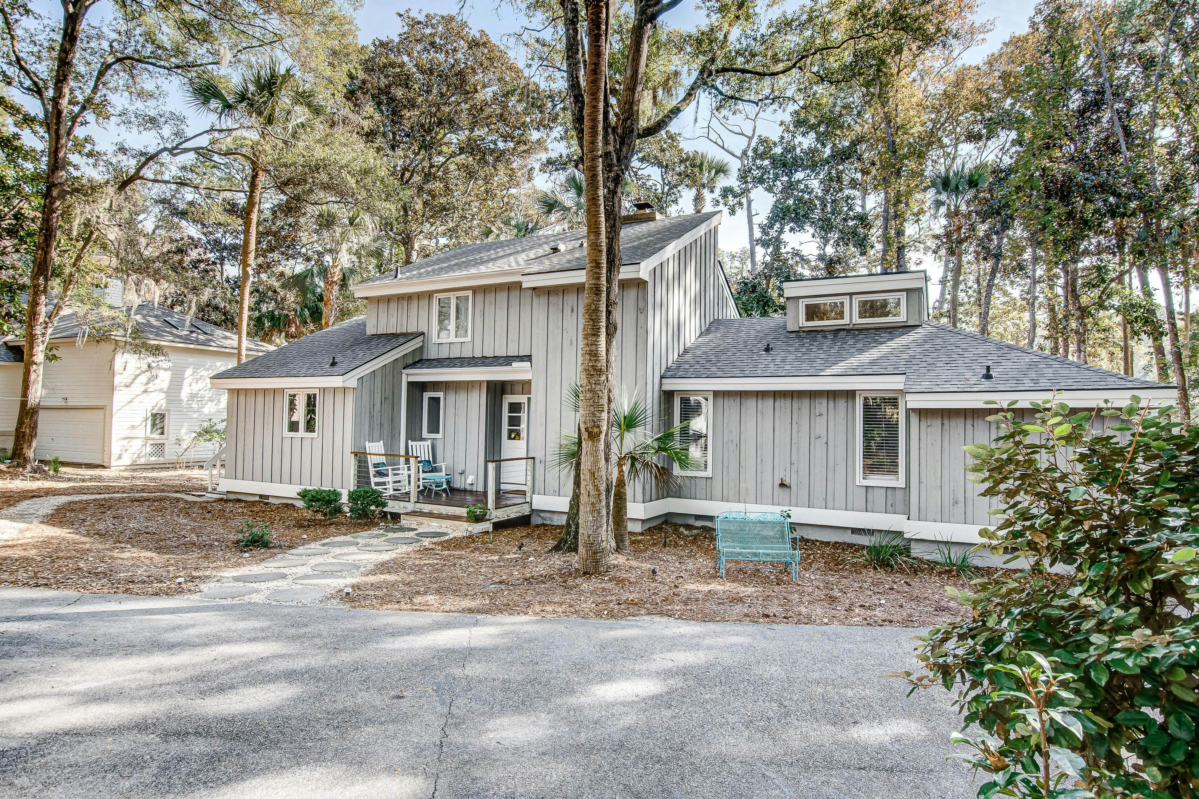 Prime destination for tennis & golf with club access & pools - dog-friendly