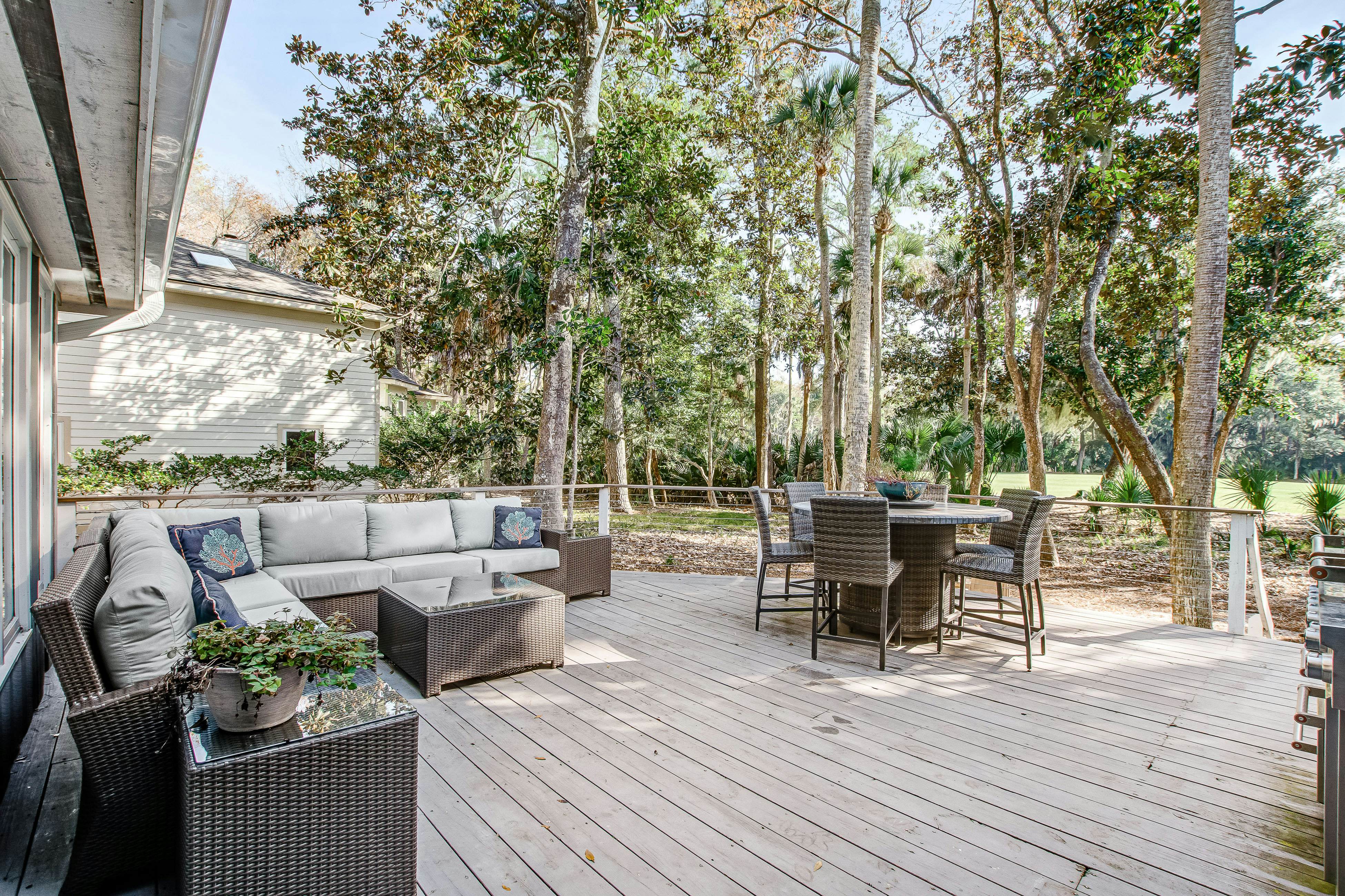 Prime destination for tennis & golf with club access & pools - dog-friendly