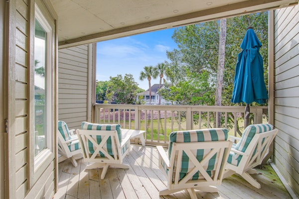 Cozy Island Home with Balcony and W/D