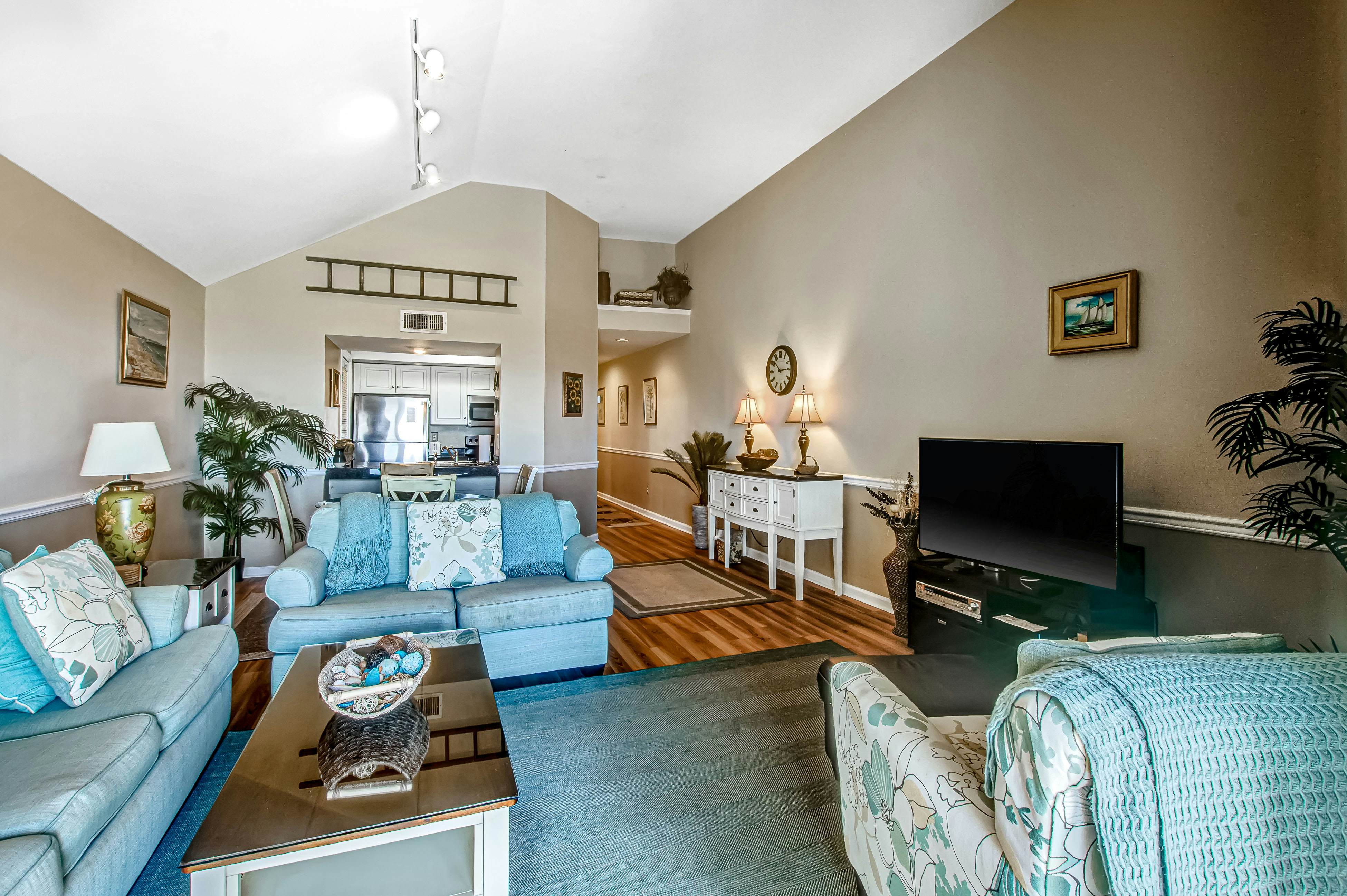 Beach villa with full kitchen, ocean/inlet views - short walk to Beach Club