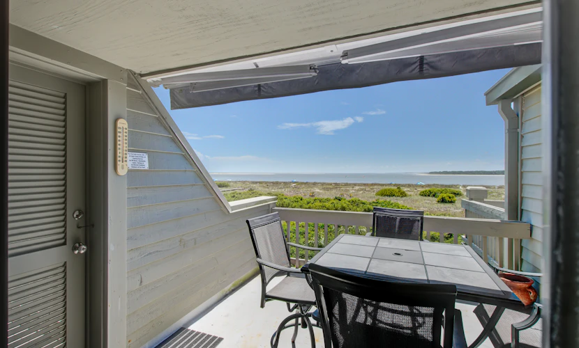 Beach villa with full kitchen, ocean/inlet views - short walk to Beach Club