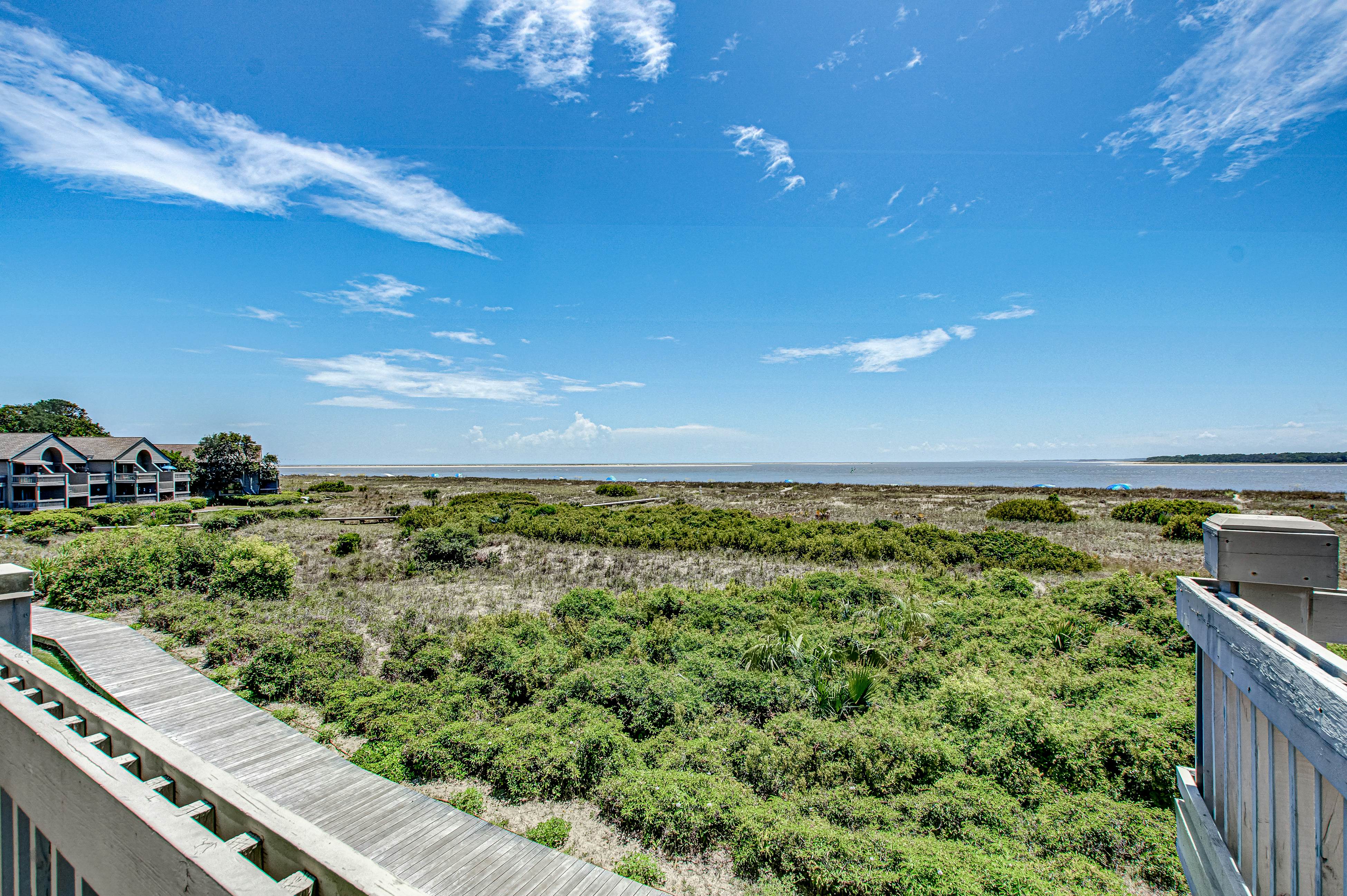 Beach villa with full kitchen, ocean/inlet views - short walk to Beach Club