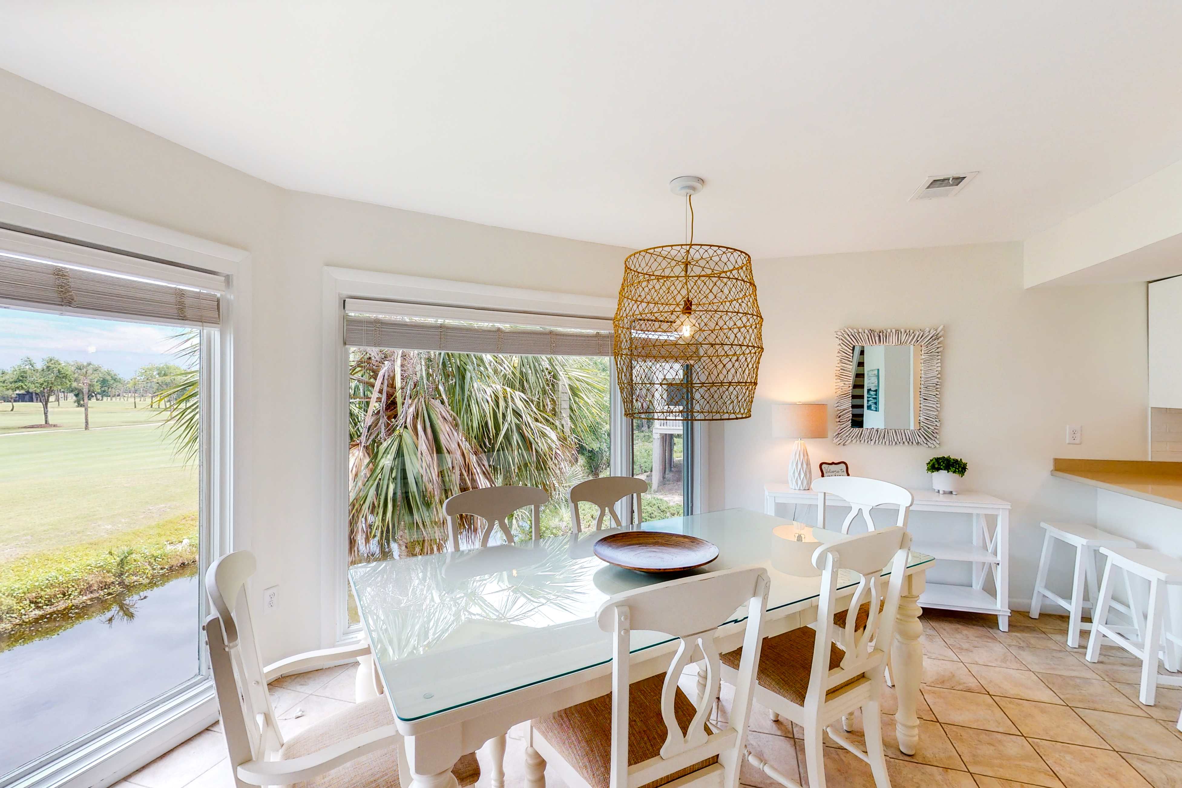 Bright villa with lagoon & fairway views - walk to the beach & golf