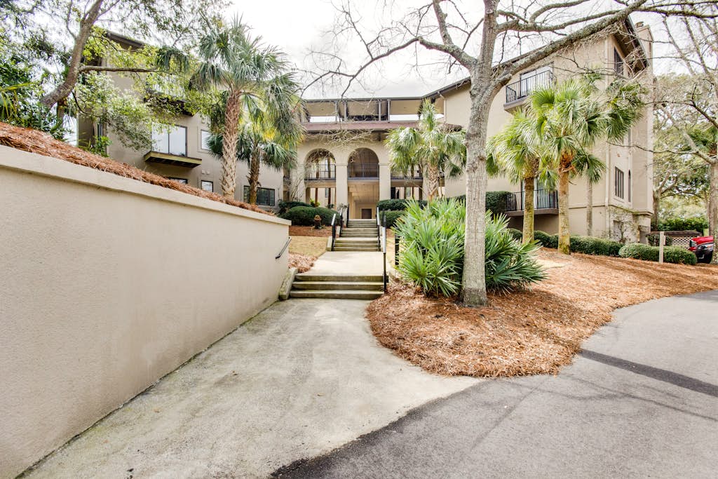 Handicap accessible villa featuring views of hole #1 at Crooked Oaks