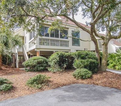 Villa with screened porch & ocean views - just across the street from the beach