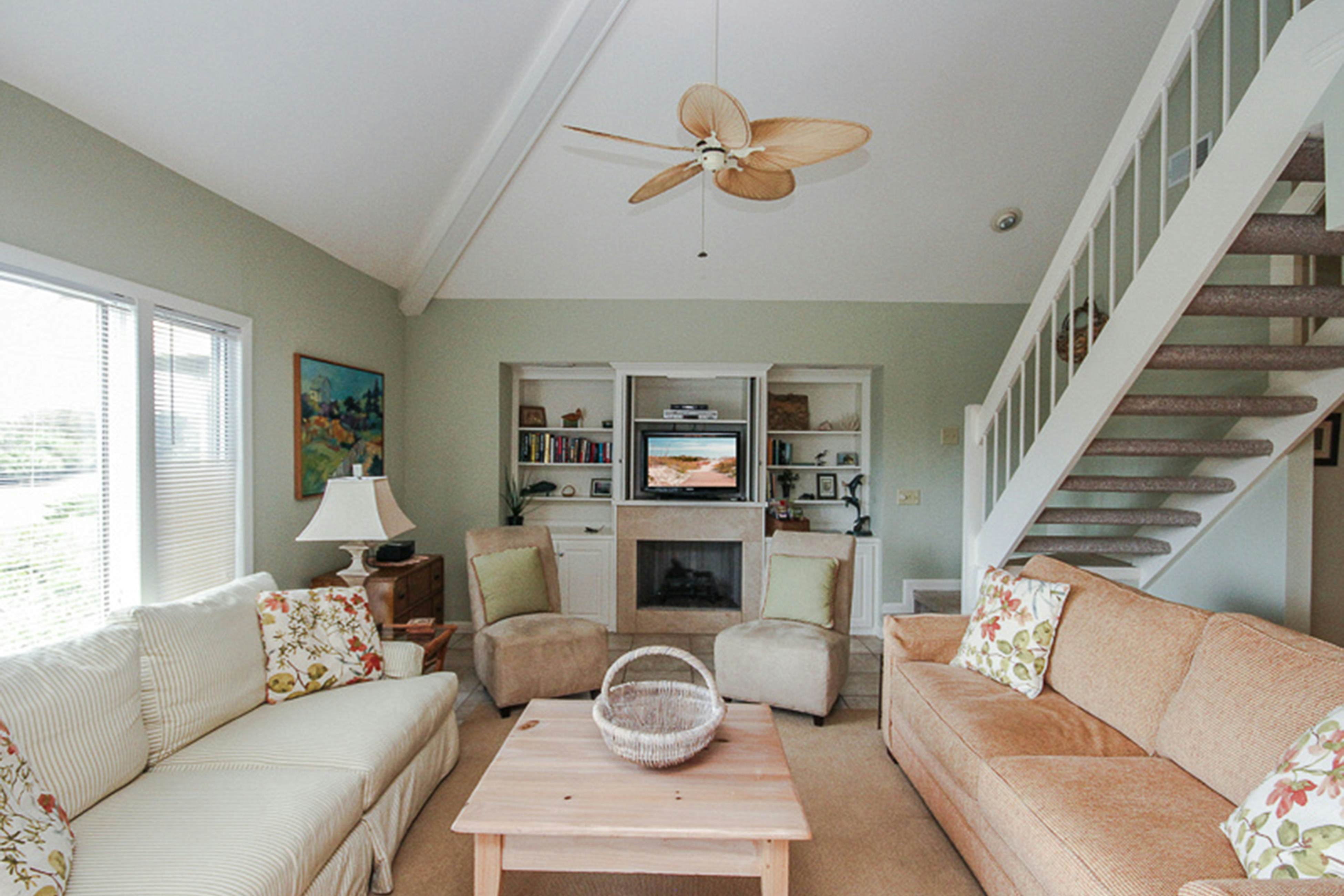 Villa with screened porch & ocean views - just across the street from the beach