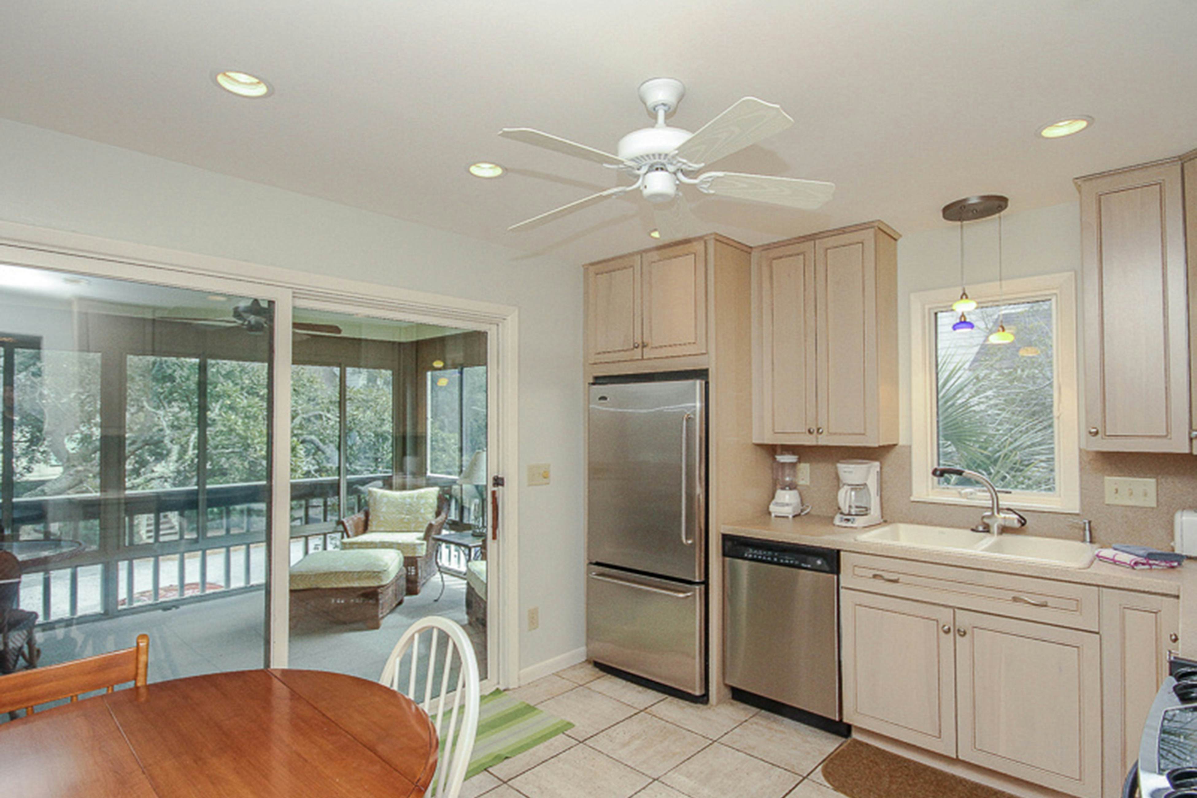Villa with screened porch & ocean views - just across the street from the beach