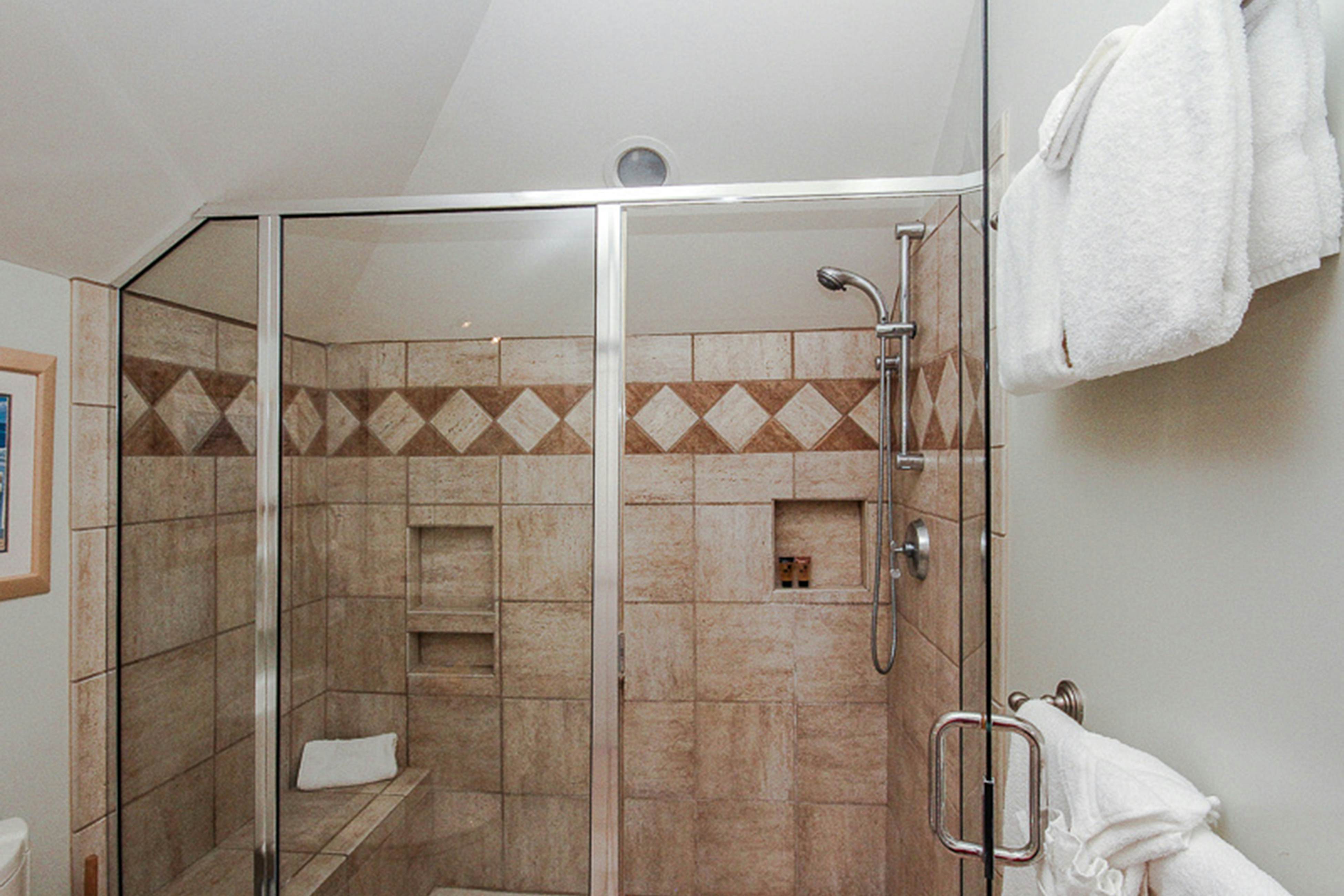 Villa with screened porch & ocean views - just across the street from the beach