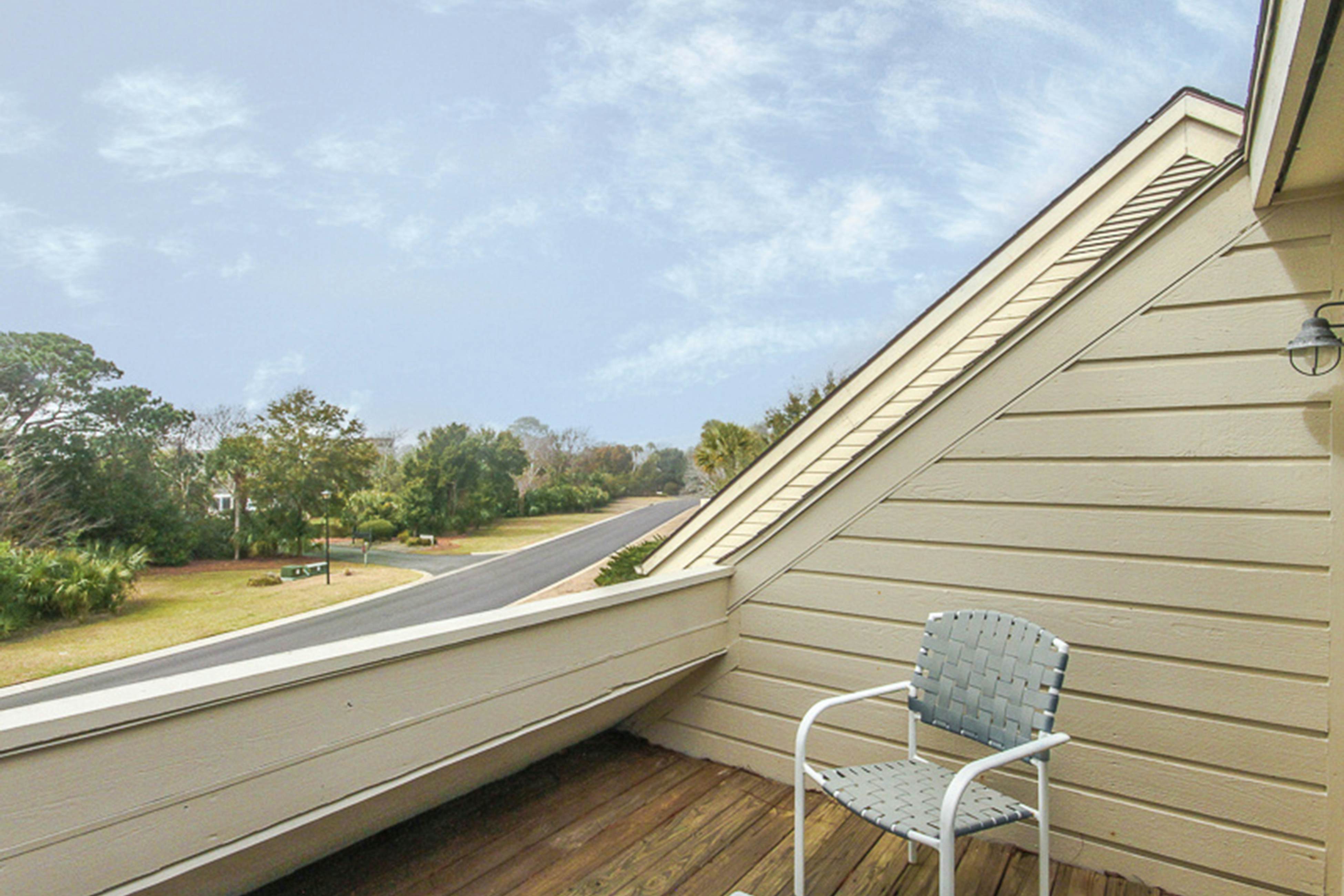 Villa with screened porch & ocean views - just across the street from the beach