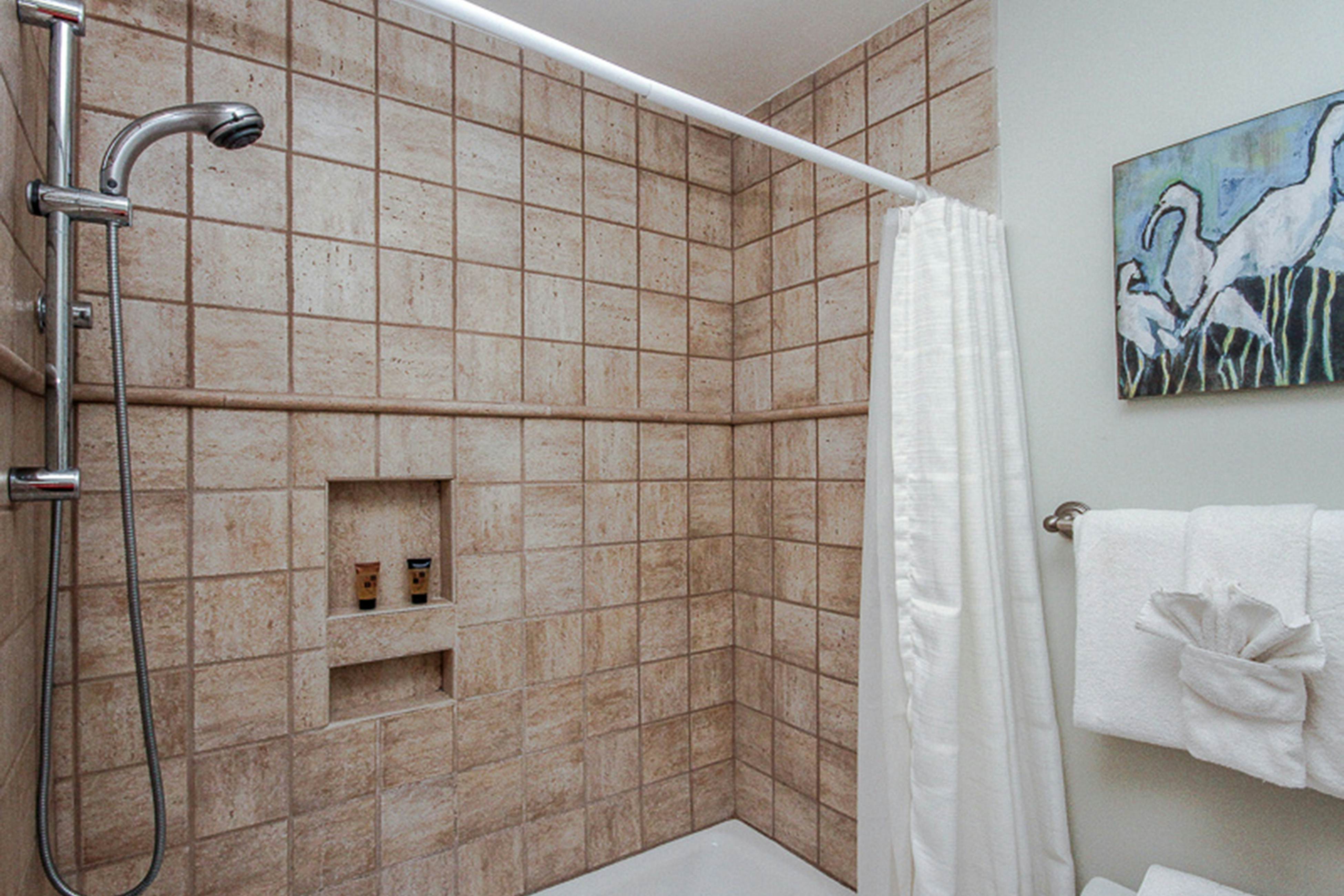 Villa with screened porch & ocean views - just across the street from the beach