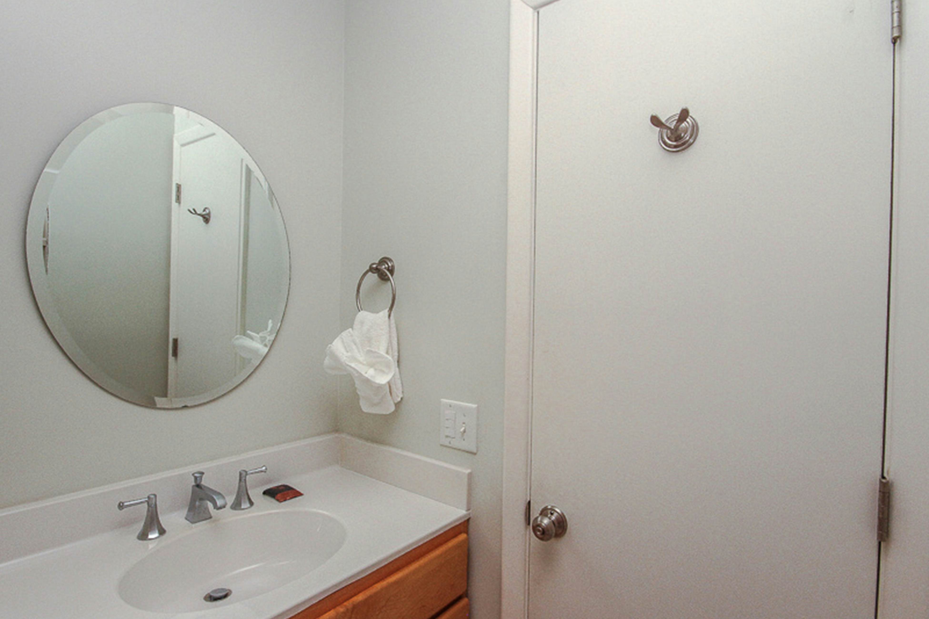 Villa with screened porch & ocean views - just across the street from the beach