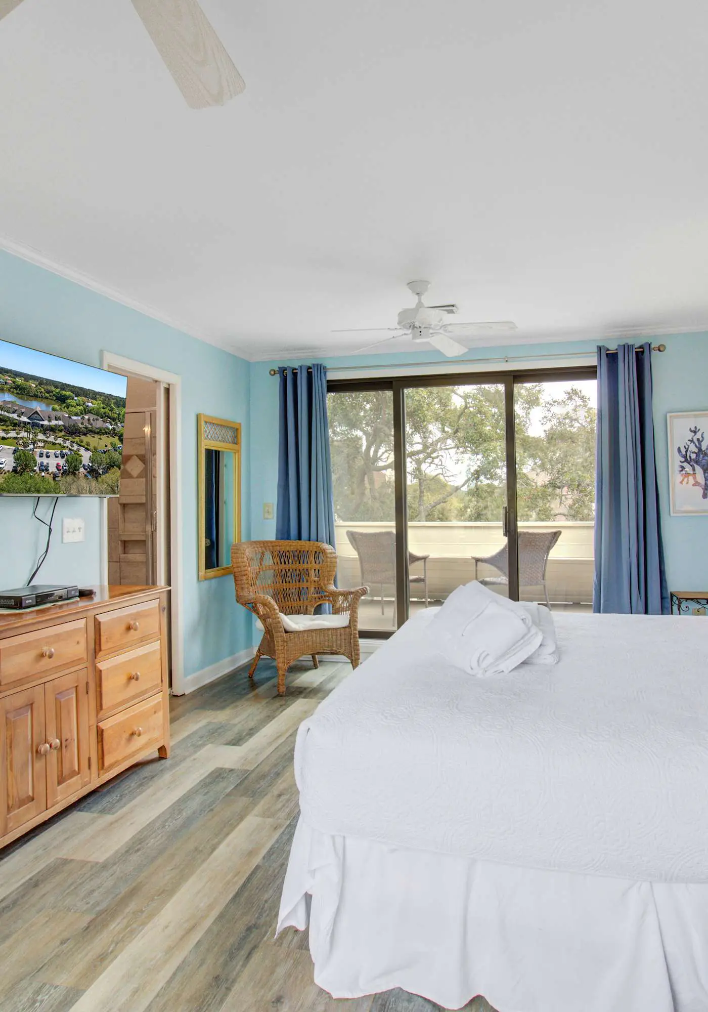 Villa with screened porch & fabulous views - just across the street from the beach