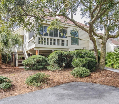 Villa with screened porch & ocean views - just across the street from the beach
